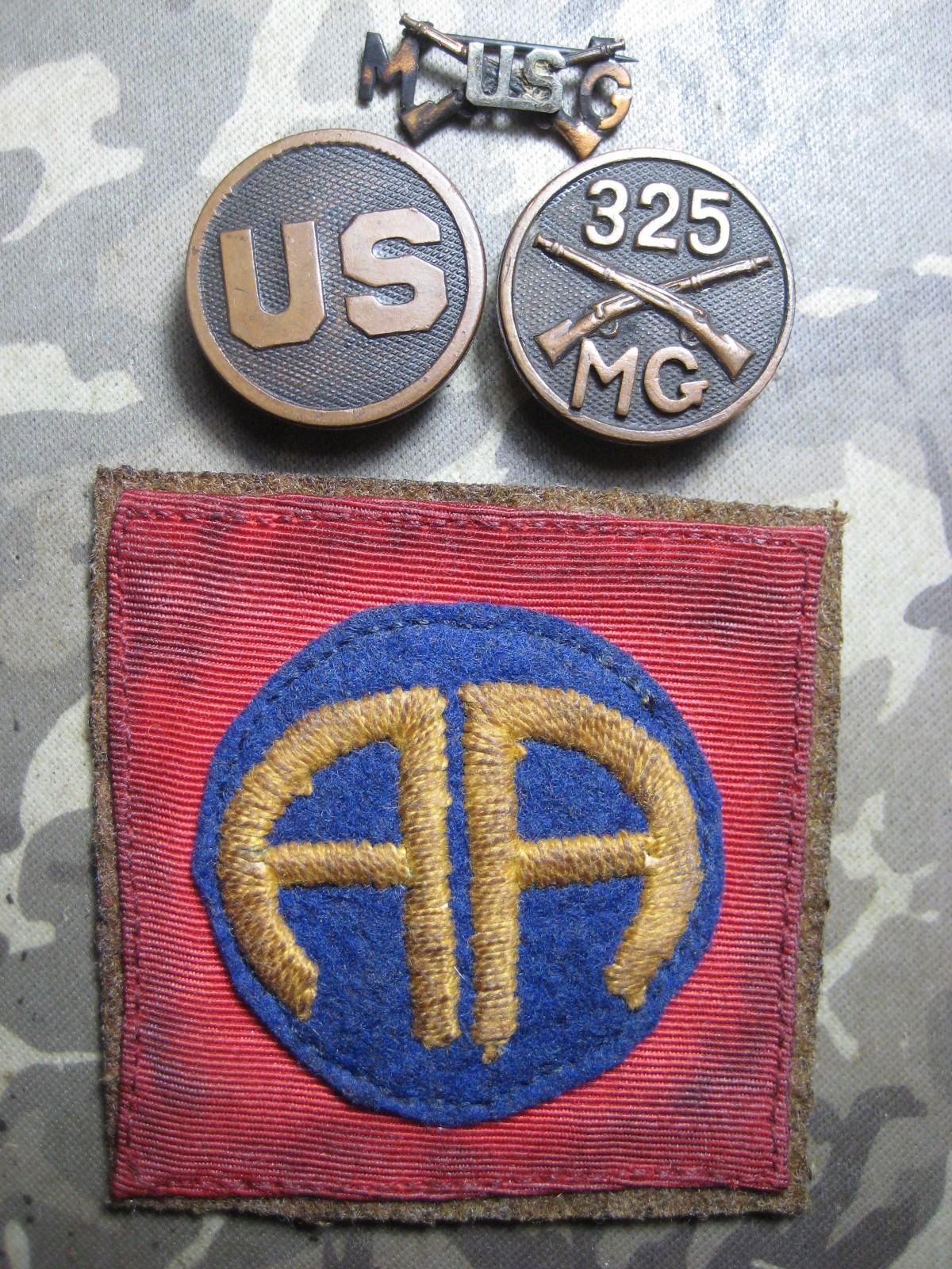 WWI US 82nd Division Patch & 325th Infantry Machine Gun Collar Disk Lot MG Pin 
