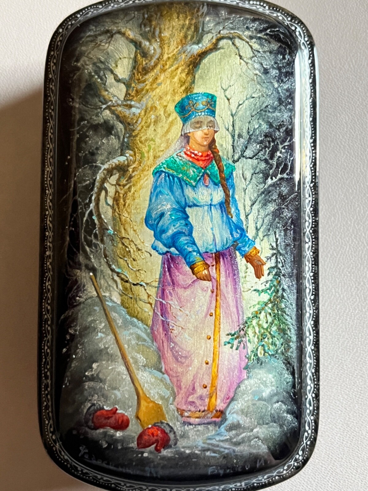 FEDOSKINO RUSSIAN LACQUER BOX SNOW MAIDEN FEDOSKINO RUSSIAN LACQUER BOX SNOW MAIDEN