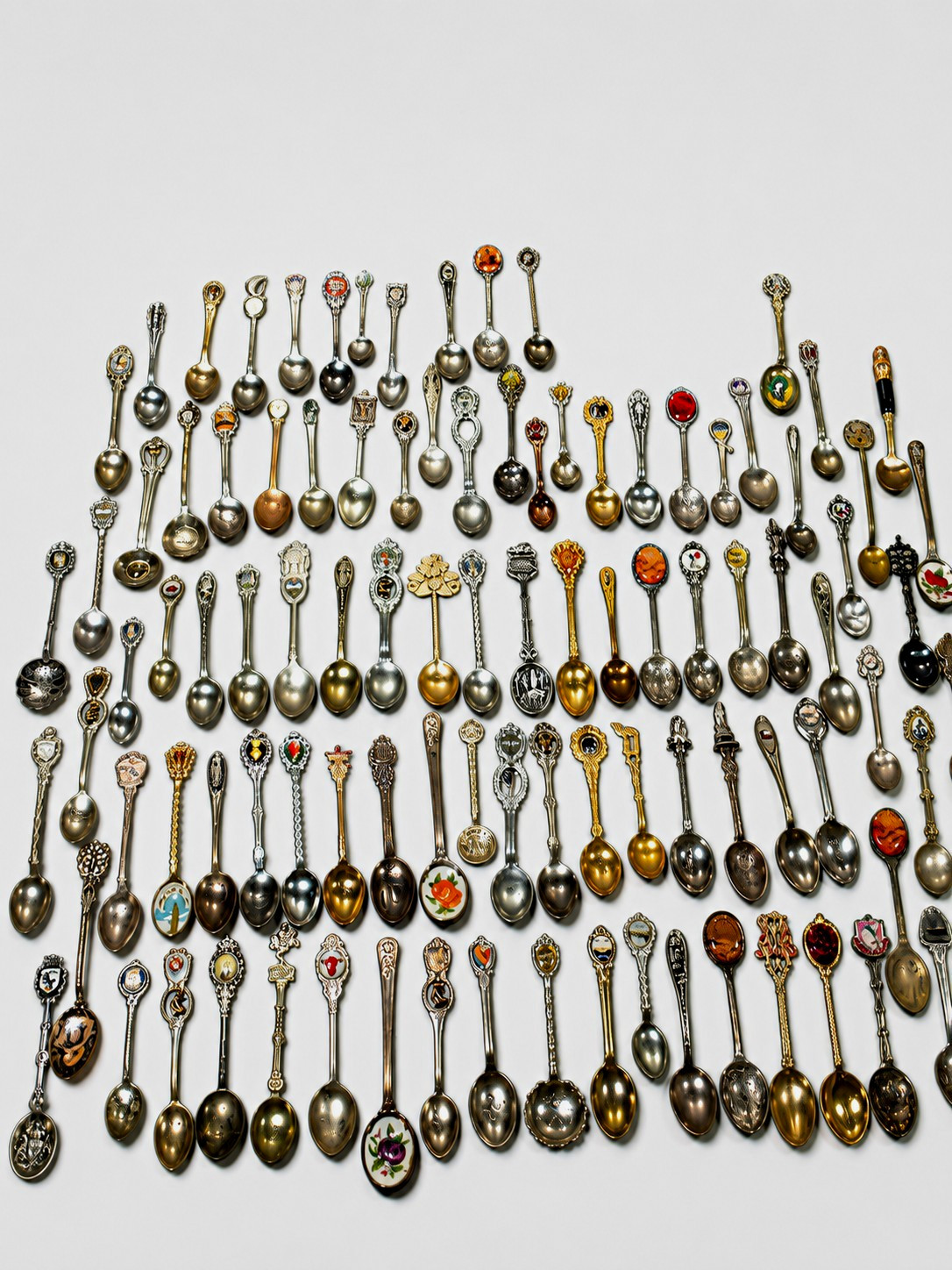 98 Antique Vintage Collectable Spoons Huge Collection Lot Mixed Metal UNTESTED 98 Antique Vintage Collectable Spoons Huge Collection Lot Mixed Metal UNTESTED