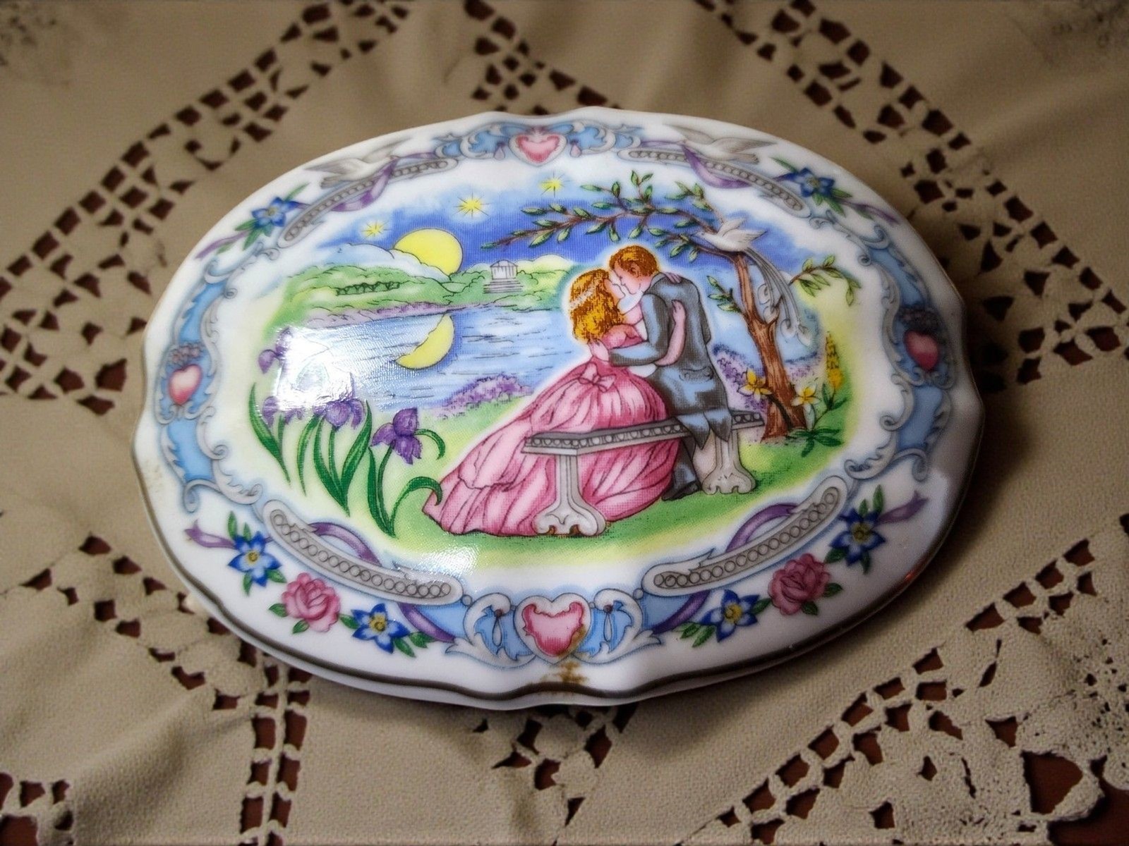 Vintage 1989 Heritage House Some Enchanted Evening Porcelain Music Box