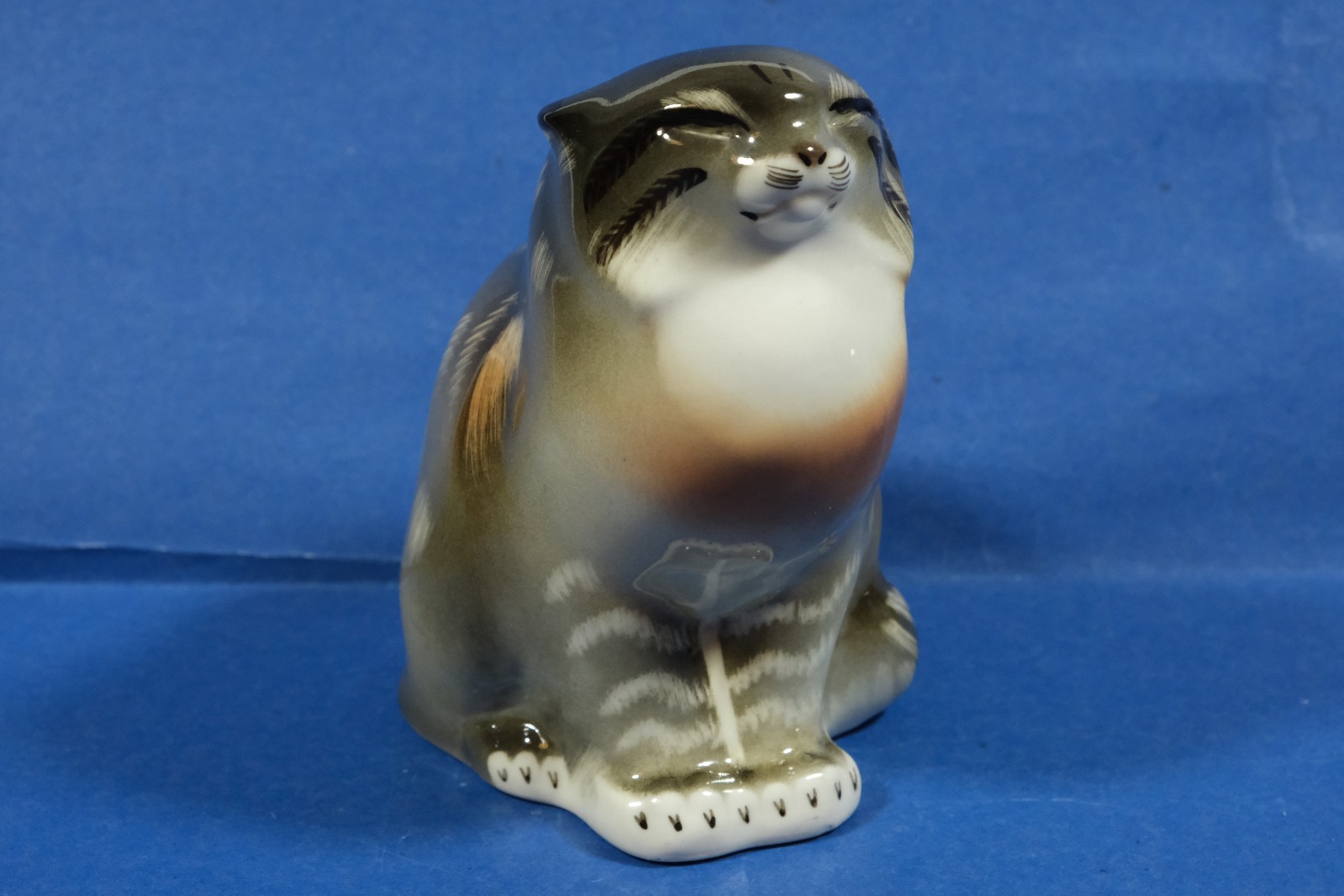 Vintage Lomonosov Porcelain Cat Wildcat Figurine Red Mark Made in Russia 5 3/4" Vintage Lomonosov Porcelain Cat Wildcat Figurine Red Mark Made in Russia 5 3/4"