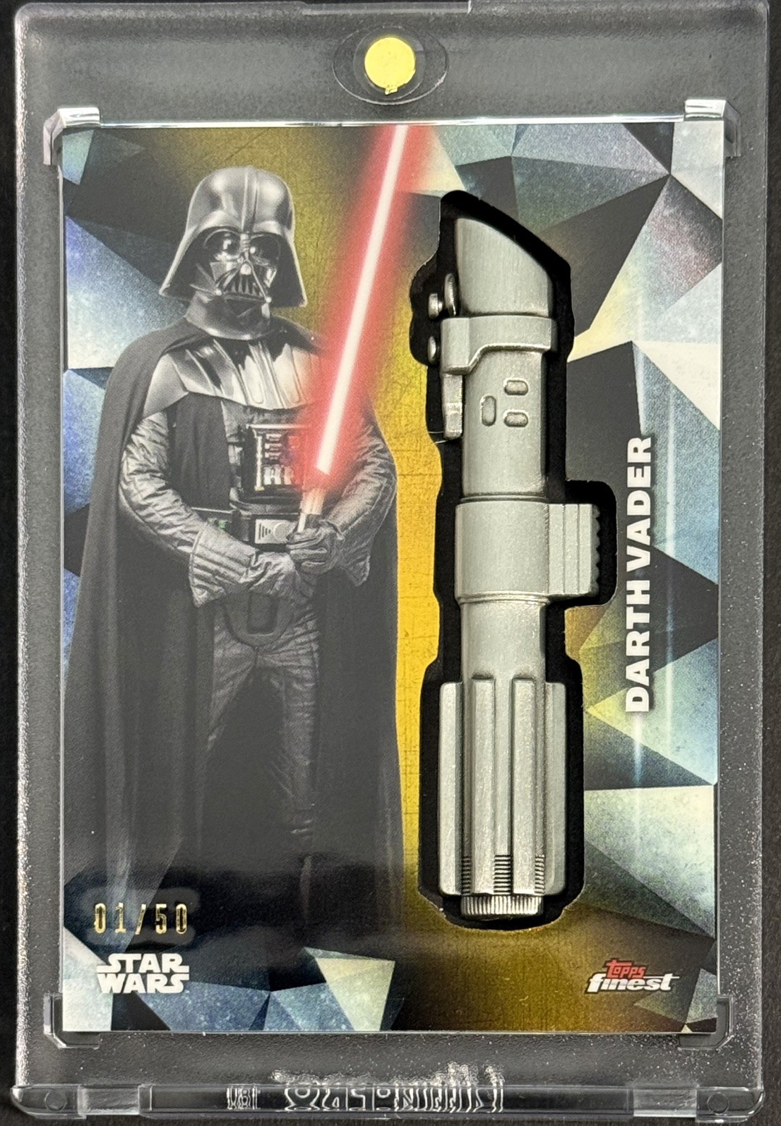 2018 Topps Finest 01/50 Lightsaber Hilt Medallion LM-DV5 DARTH VADER Star Wars 2018 Topps Finest 01/50 Lightsaber Hilt Medallion LM-DV5 DARTH VADER Star Wars