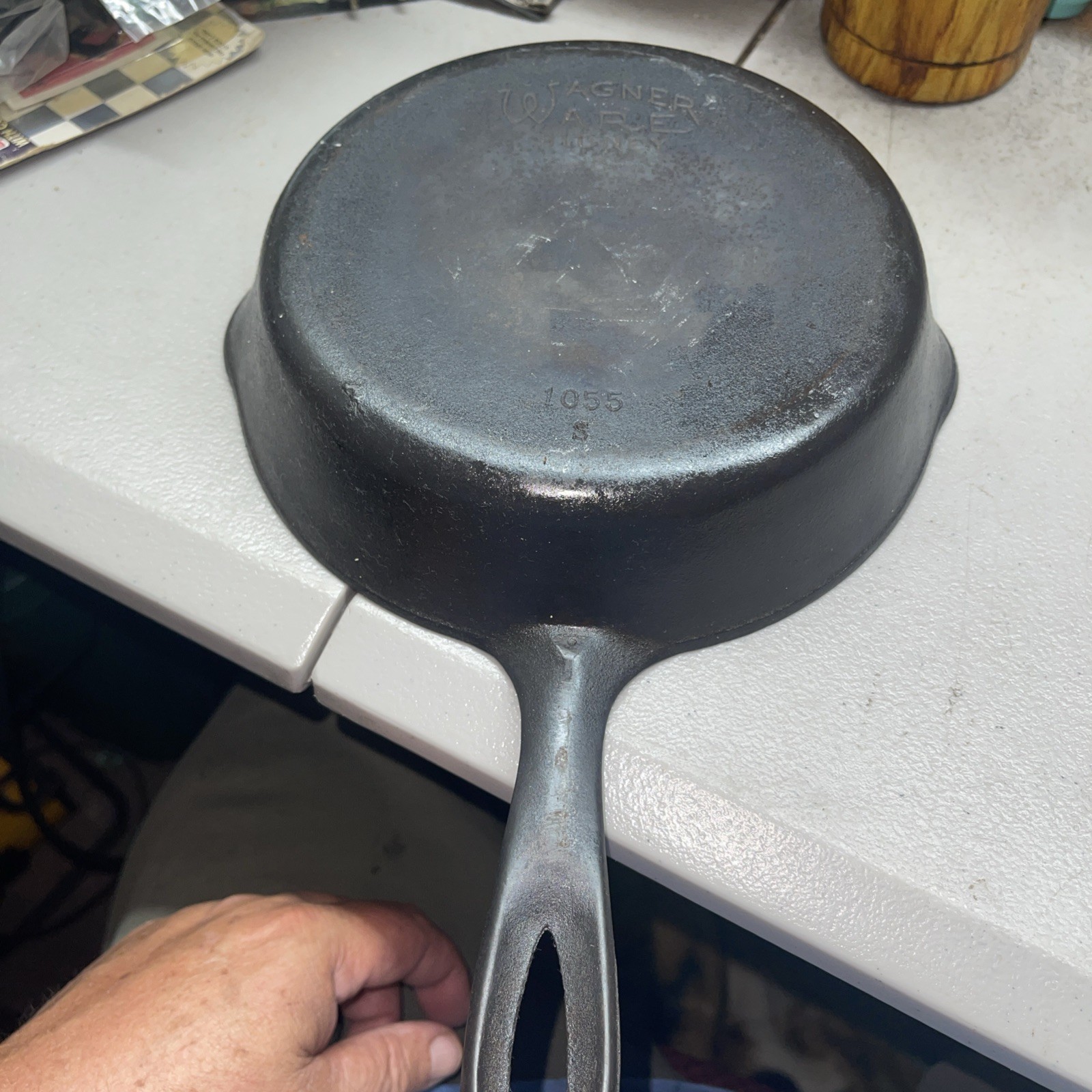 Cast Iron Wagner Ware Sidney -O- with pattern number 1055 S Cast Iron Wagner Ware Sidney -O- with pattern number 1055 S