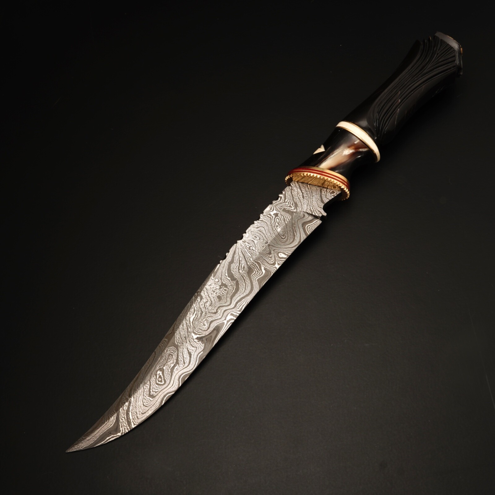 A BEAUTIFUL CUSTOM HANDMADE 13 INCHES LONG IN DAMASCUS STEEL HUNTING WILD DAGGER A BEAUTIFUL CUSTOM HANDMADE 13 INCHES LONG IN DAMASCUS STEEL HUNTING WILD DAGGER