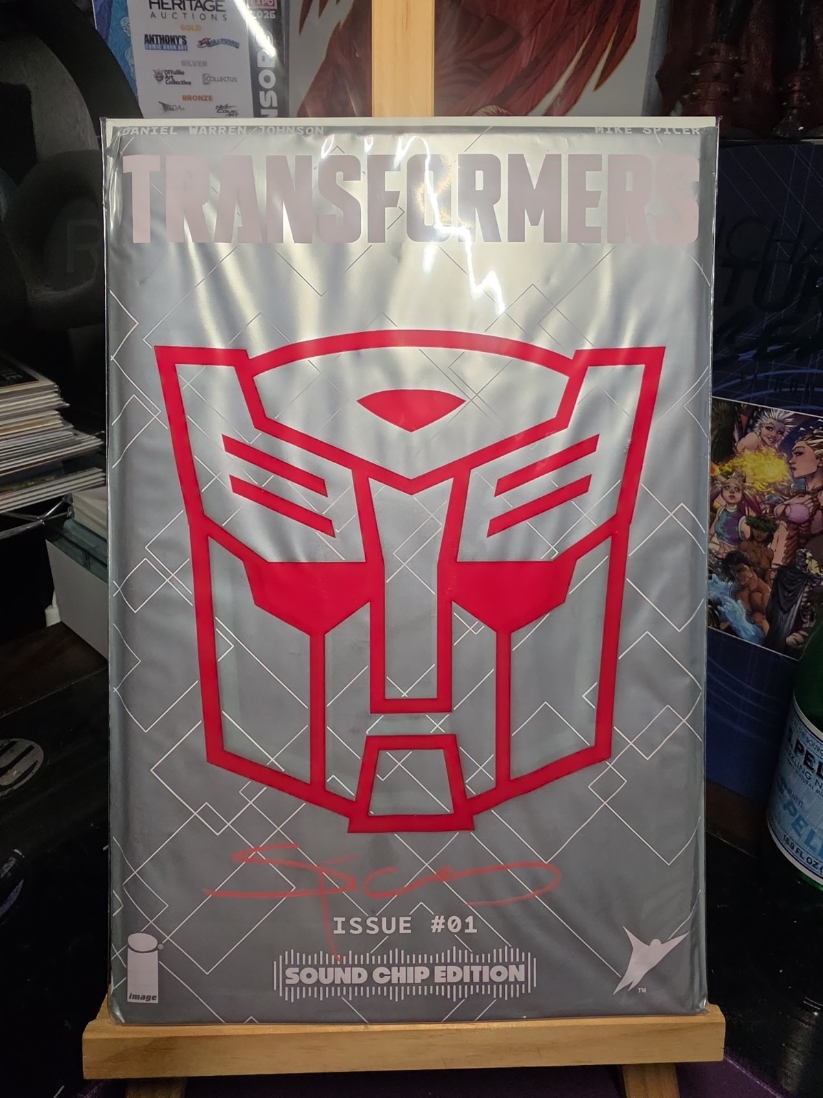 TRANSFORMERS 1 SEALED AUTOBOT SIGNED MIKE SPICER COA SOUND CHIP EDITION 2025 . TRANSFORMERS 1 SEALED AUTOBOT SIGNED MIKE SPICER COA SOUND CHIP EDITION 2025 .