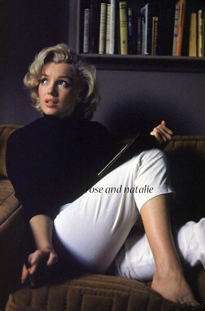 Photograph   Marilyn Monroe  ..(v)
