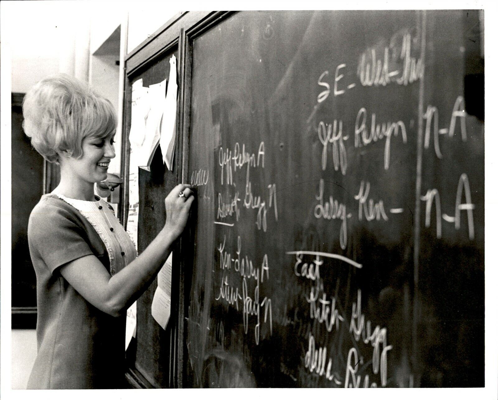 LG936 Original Photo BROAD AT BOARD Gorgeous Blonde Beauty Teacher Chalkboard
