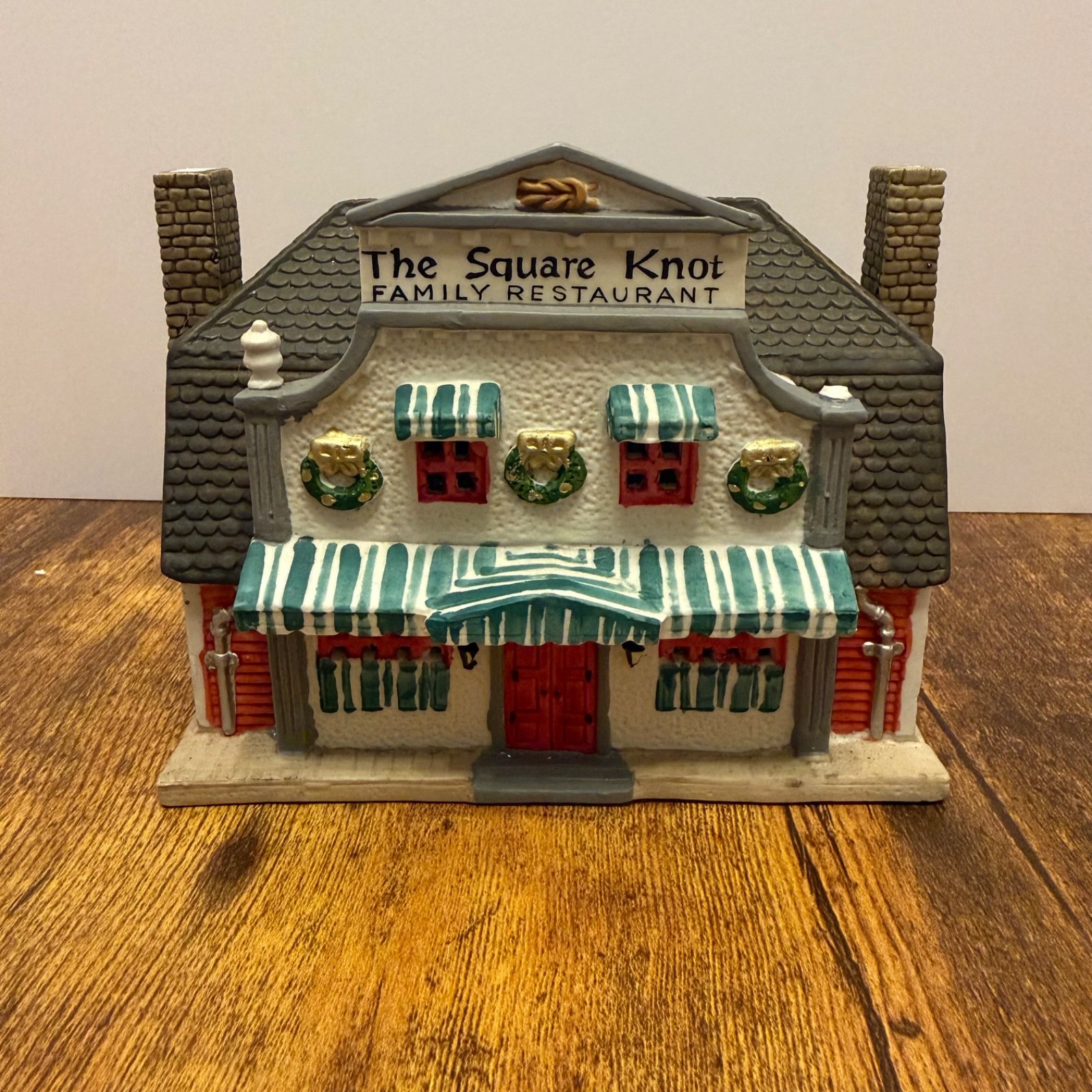 Lemax 1994 Square Knot Family Restaurant Lighted Christmas Village Building Vtg Lemax 1994 Square Knot Family Restaurant Lighted Christmas Village Building Vtg
