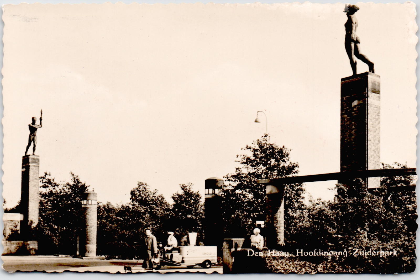 Netherlands Zuid Holland Den Haag Zuiderpark Hoofdingang Statues RPPC 1940 Netherlands Zuid Holland Den Haag Zuiderpark Hoofdingang Statues RPPC 1940