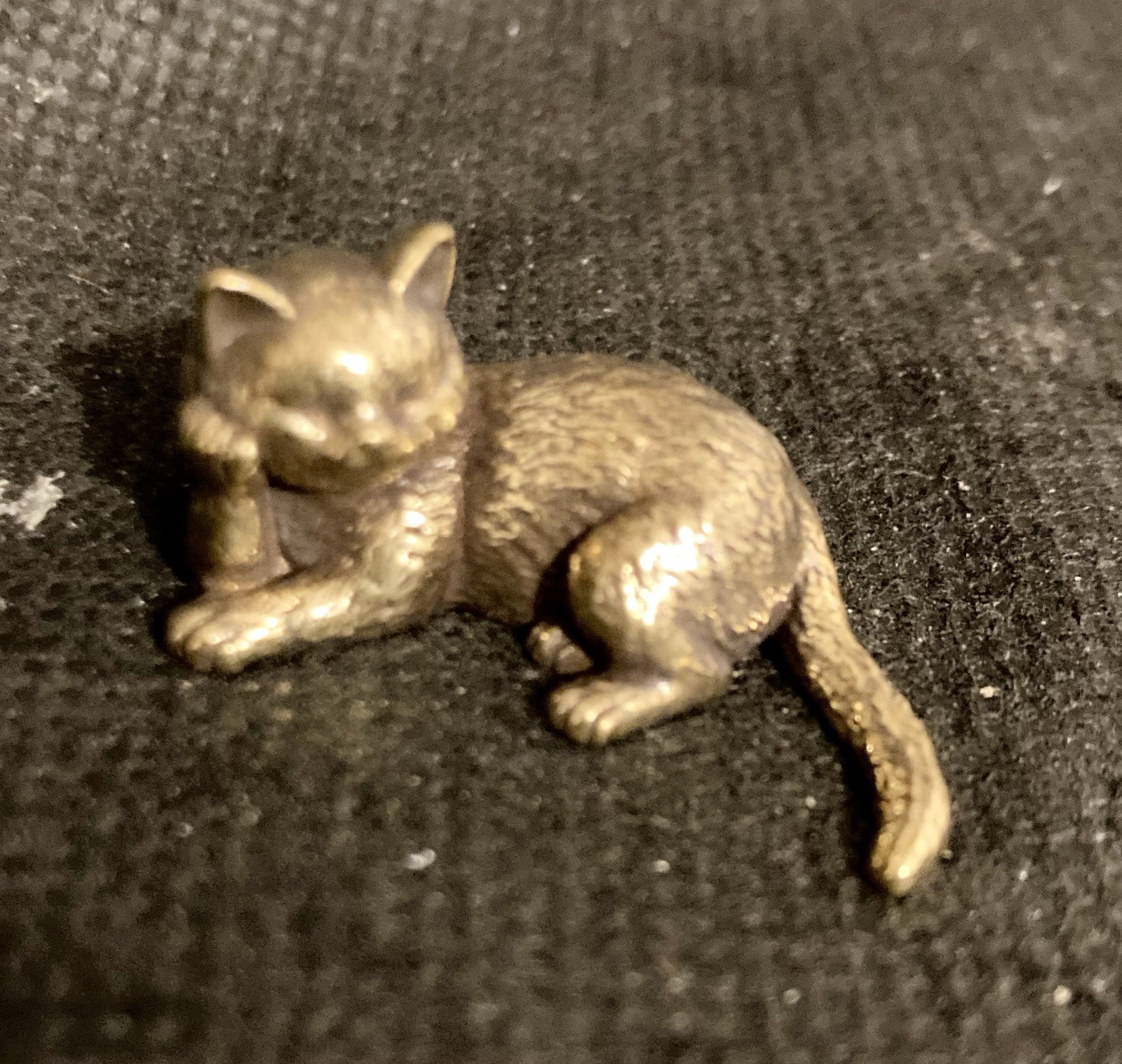 Cute Thinking Cat 1" Handcrafted Brass Figurine Cute Thinking Cat 1" Handcrafted Brass Figurine