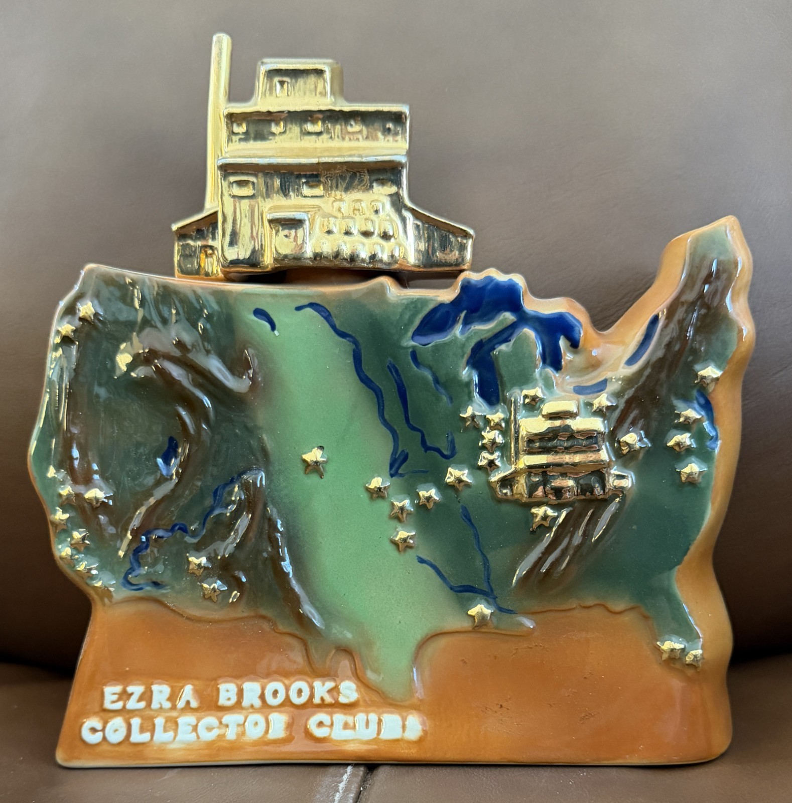 VINTAGE 1972 EZRA BROOKS COLLECTORS CLUB THIRD ANNIVERSARY DECANTER VINTAGE 1972 EZRA BROOKS COLLECTORS CLUB THIRD ANNIVERSARY DECANTER
