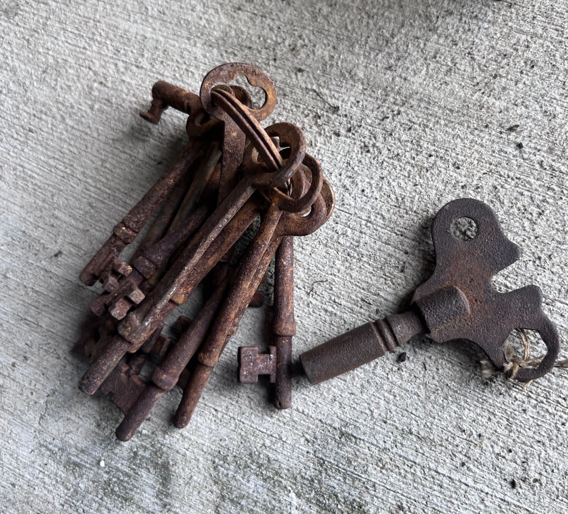 Lot Of Antique Skeleton Keys Steel Rusted Distressed