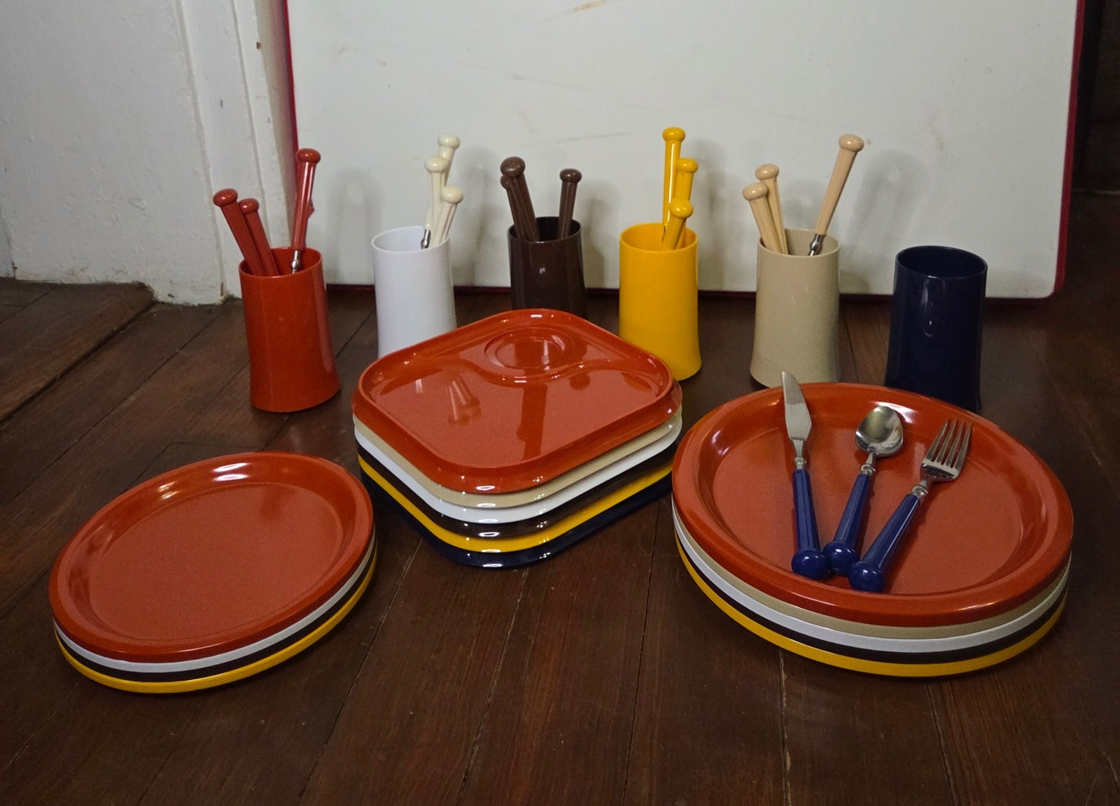 Ingrid Ltd Chicago Mid Century Party/ Picnic Melamine Set W/ Oxford Hall Cutlery Ingrid Ltd Chicago Mid Century Party/ Picnic Melamine Set W/ Oxford Hall Cutlery
