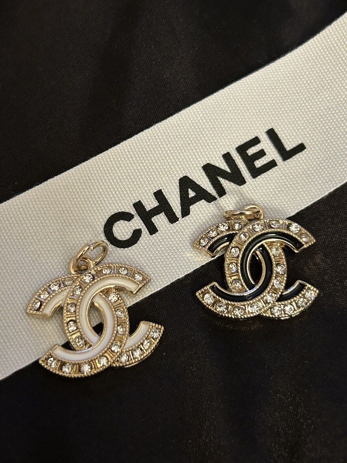 White & Black Chanel Duo Zipper Pull Button 2PC Bundle 🤍🖤