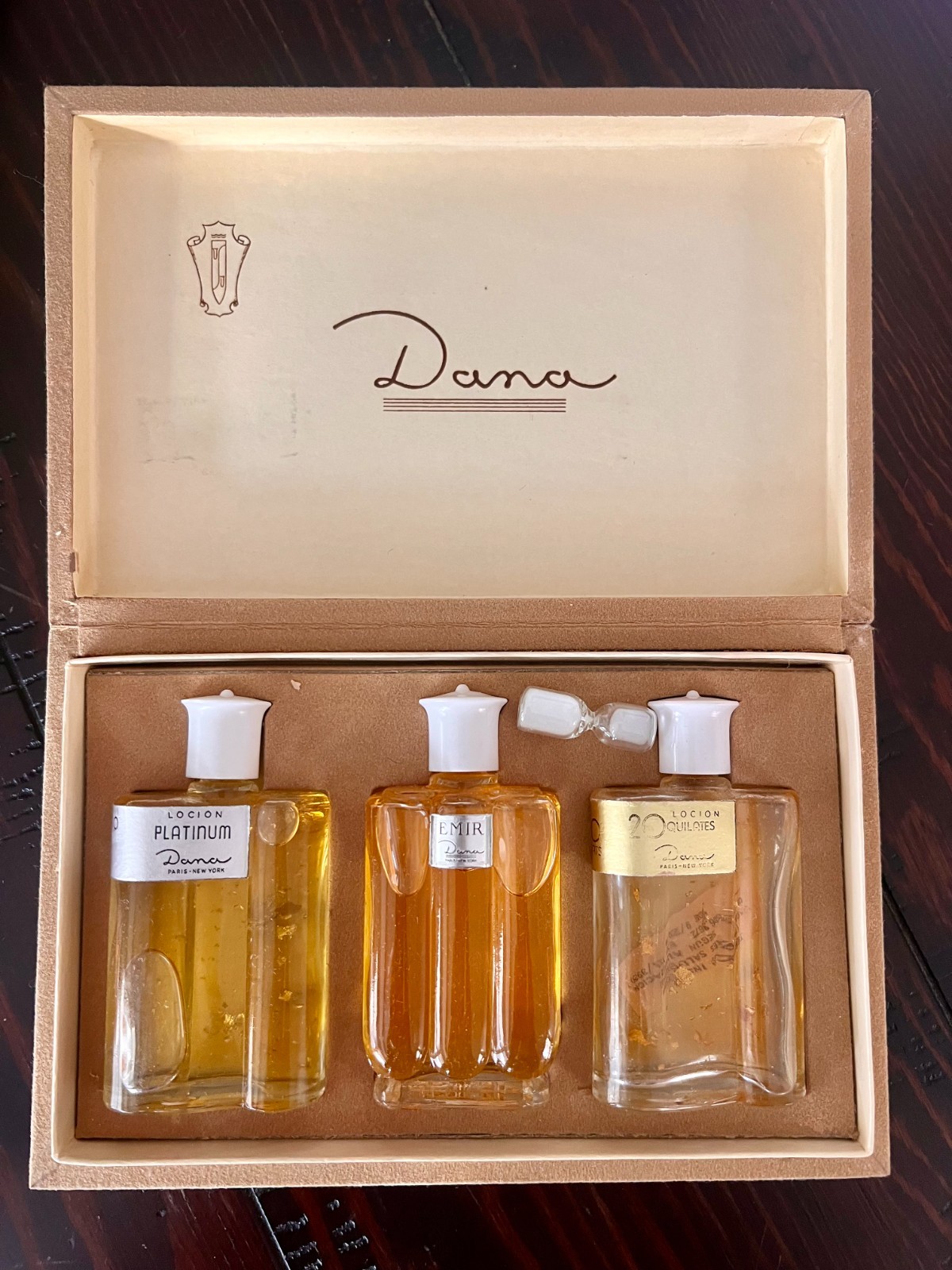 Vintage 1949 Dana Perfume Gift Set Boxed Trio Emir Platino 20 Quilates Tax Stamp Vintage 1949 Dana Perfume Gift Set Boxed Trio Emir Platino 20 Quilates Tax Stamp