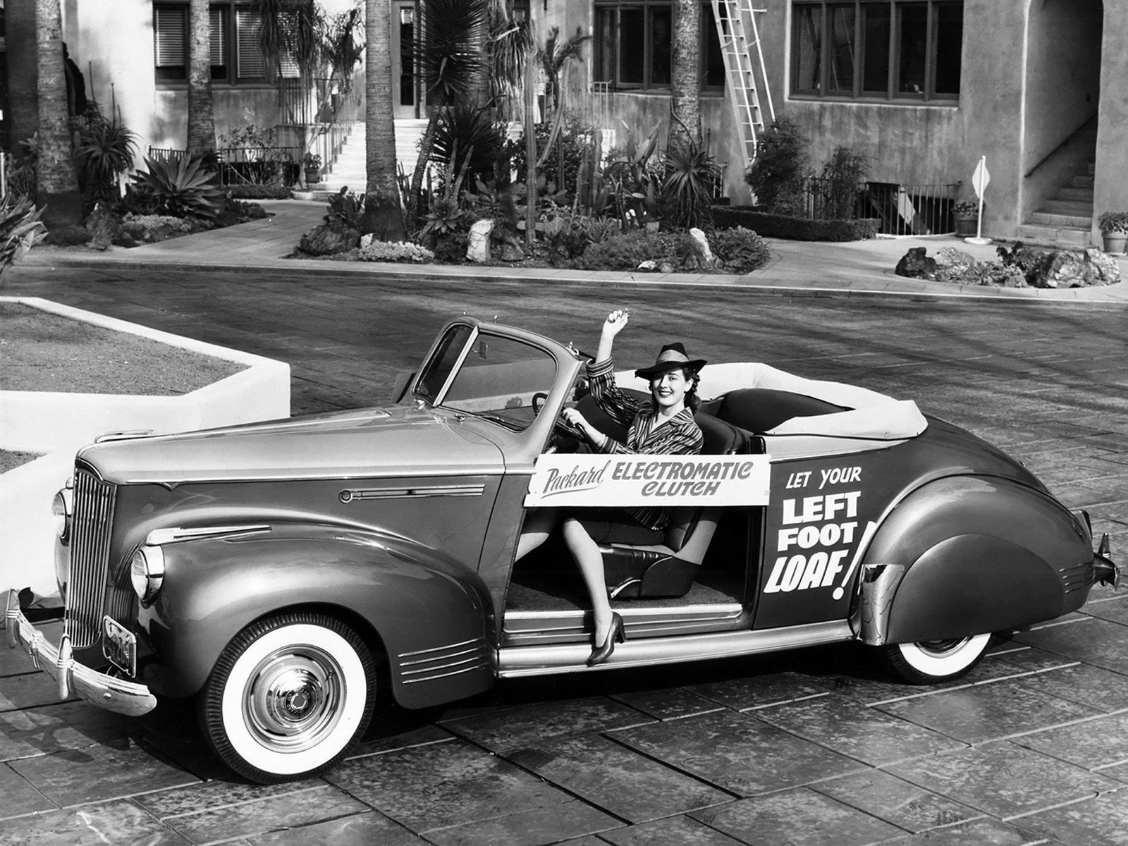 1941 PACKARD 110 DeLuxe Convertible Coupe 4x6 Borderless PHOTO 1941 PACKARD 110 DeLuxe Convertible Coupe 4x6 Borderless PHOTO