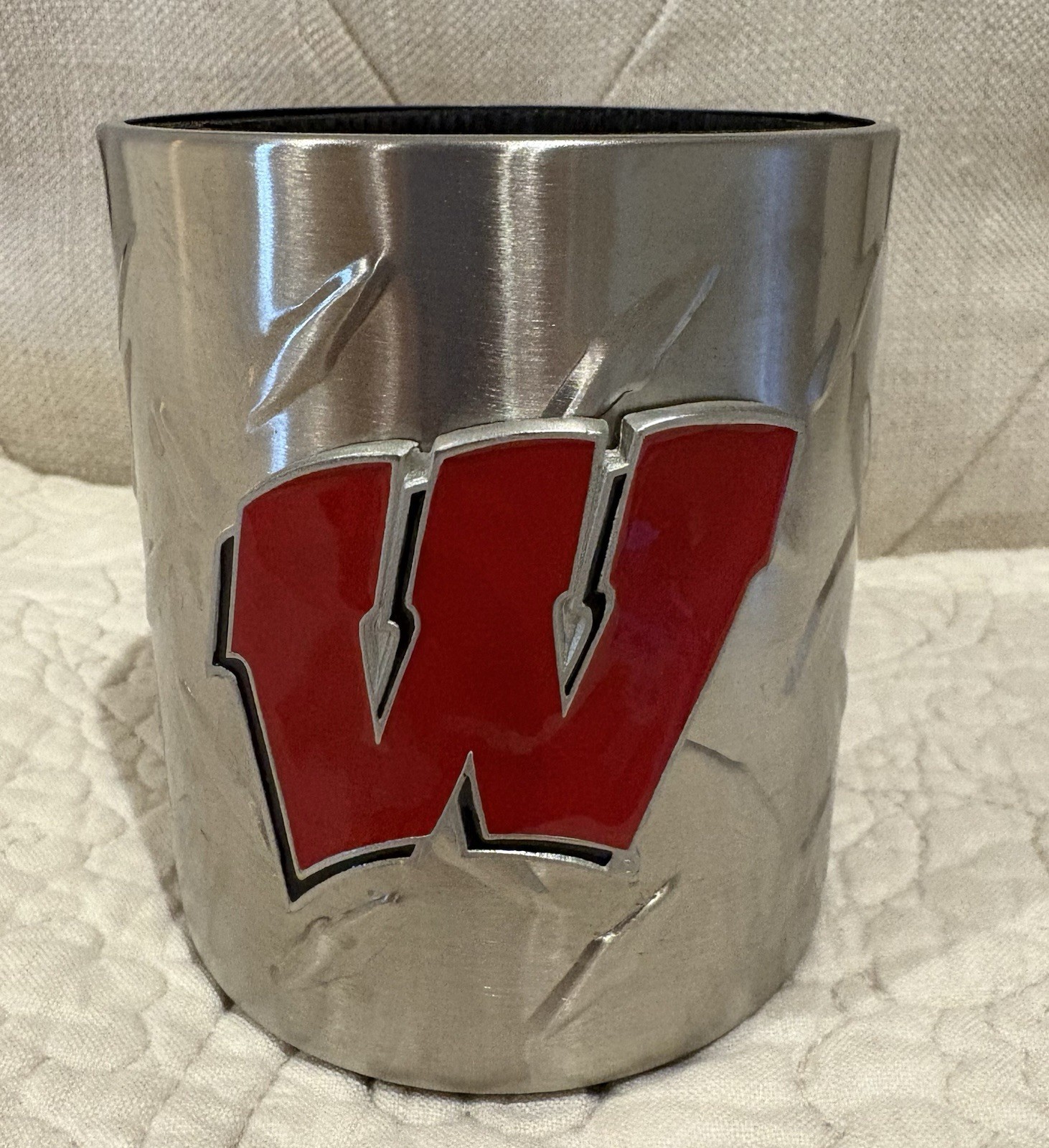 University Of Wisconsin Badgers Insulated Metal Coozie Steel Grid Style NWOT