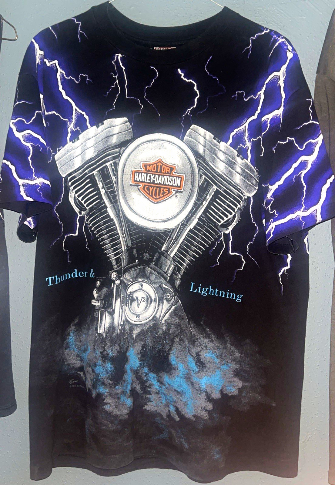Vintage Harley-Davidson Thunder & Lightning V-Twin Engine Graphic T-Shirt Size L Vintage Harley-Davidson Thunder & Lightning V-Twin Engine Graphic T-Shirt Size L