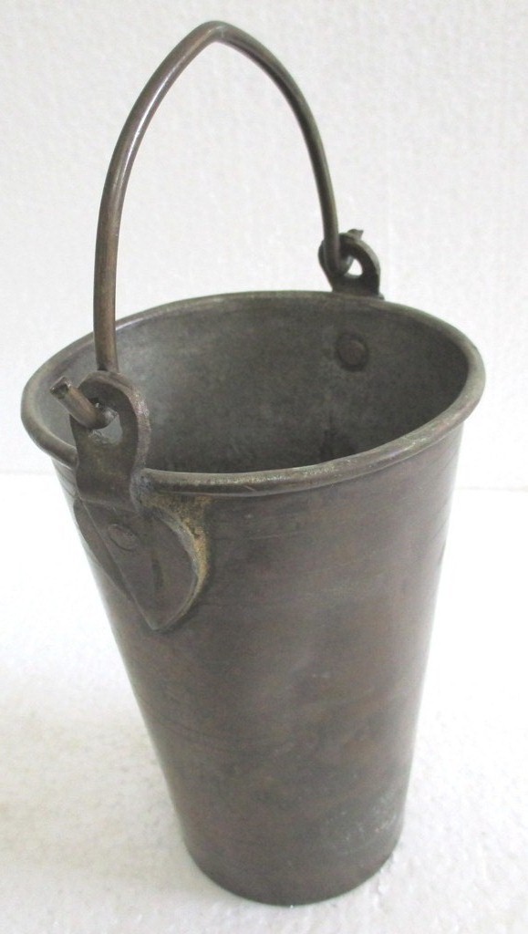 1800's ANTIQUE BRONZE GRADUATING BUCKET PAIL . 1800's ANTIQUE BRONZE GRADUATING BUCKET PAIL .