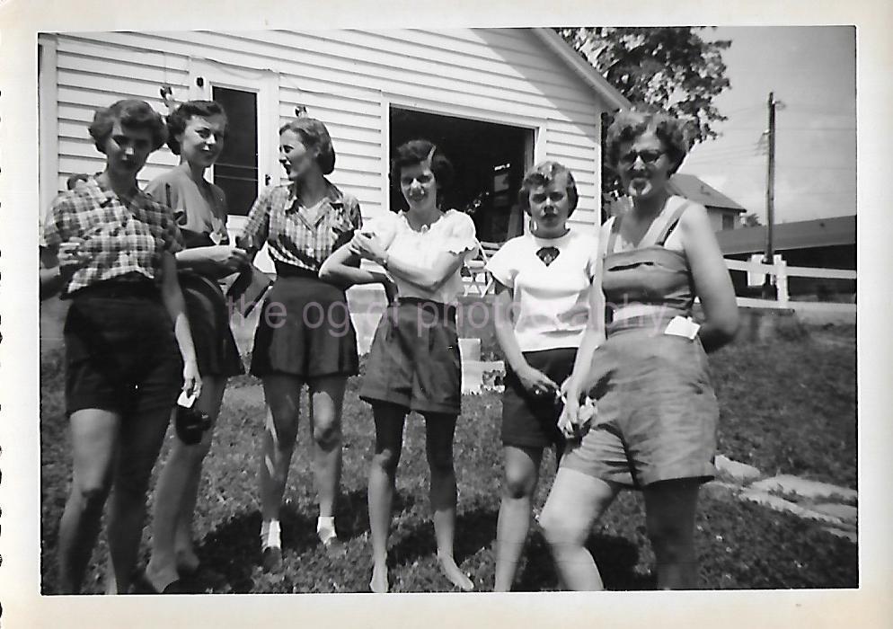 AS THEY WERE Vintage FOUND PHOTO Black And White WOMEN Snapshot ORIGINAL 211 54