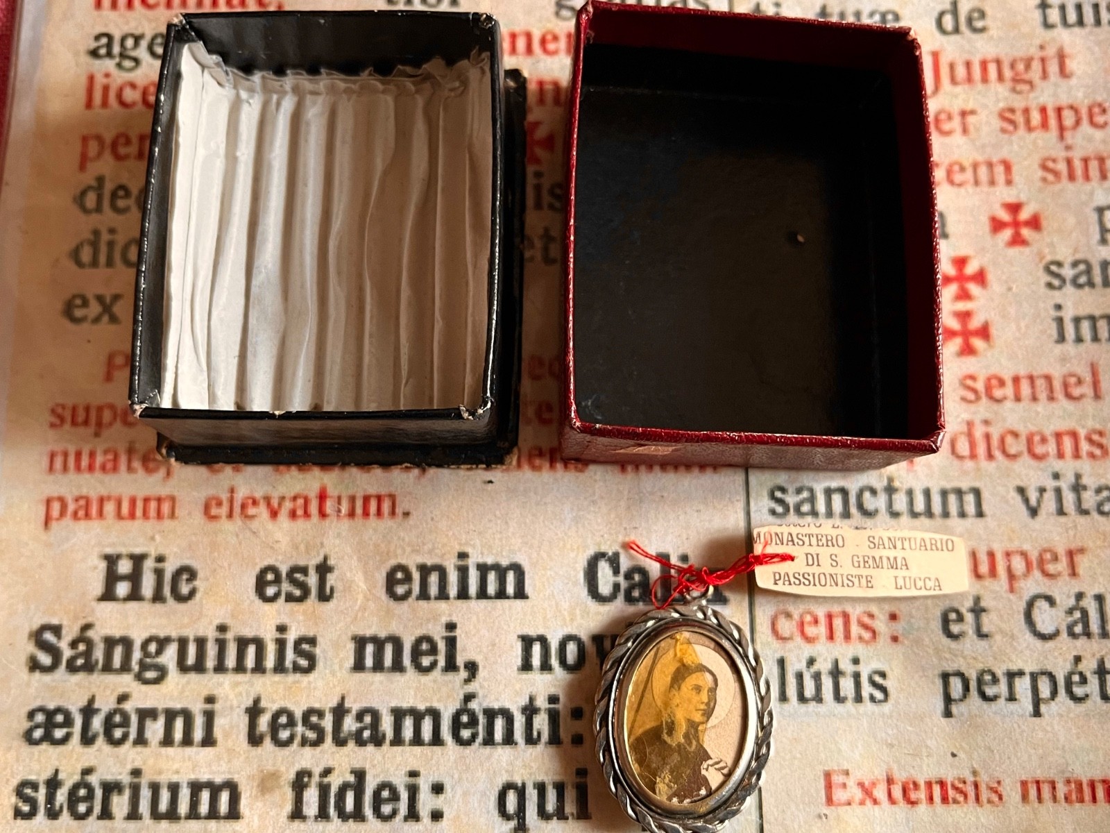 RARE RELIC St. Gemma Galgani ex-veste : Passionist monastery - Lucca - 1900's RARE RELIC St. Gemma Galgani ex-veste : Passionist monastery - Lucca - 1900's