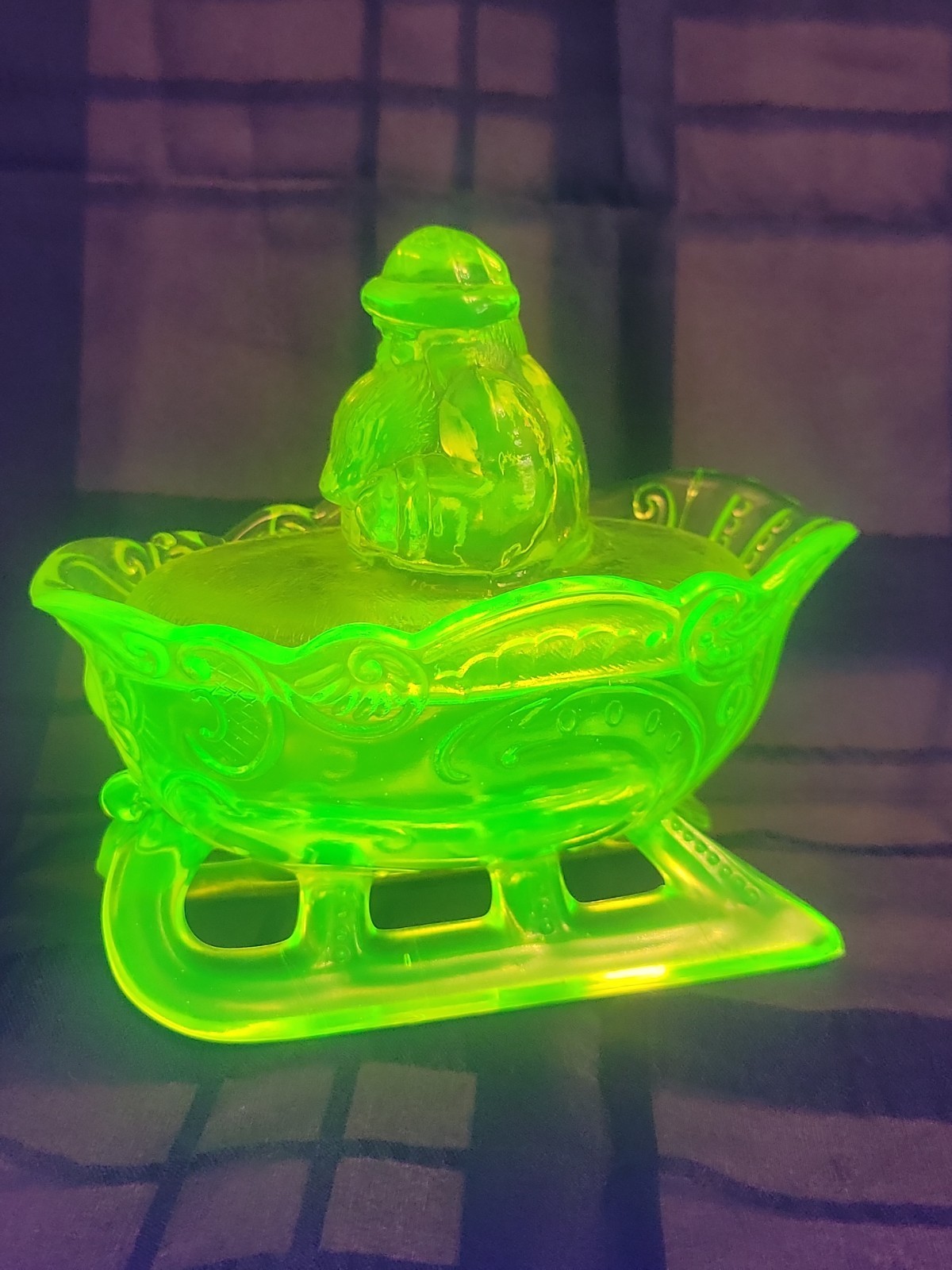 HTF Uranium Glass Yellow Vaseline Santa on a Sleigh Candy Dish Mint