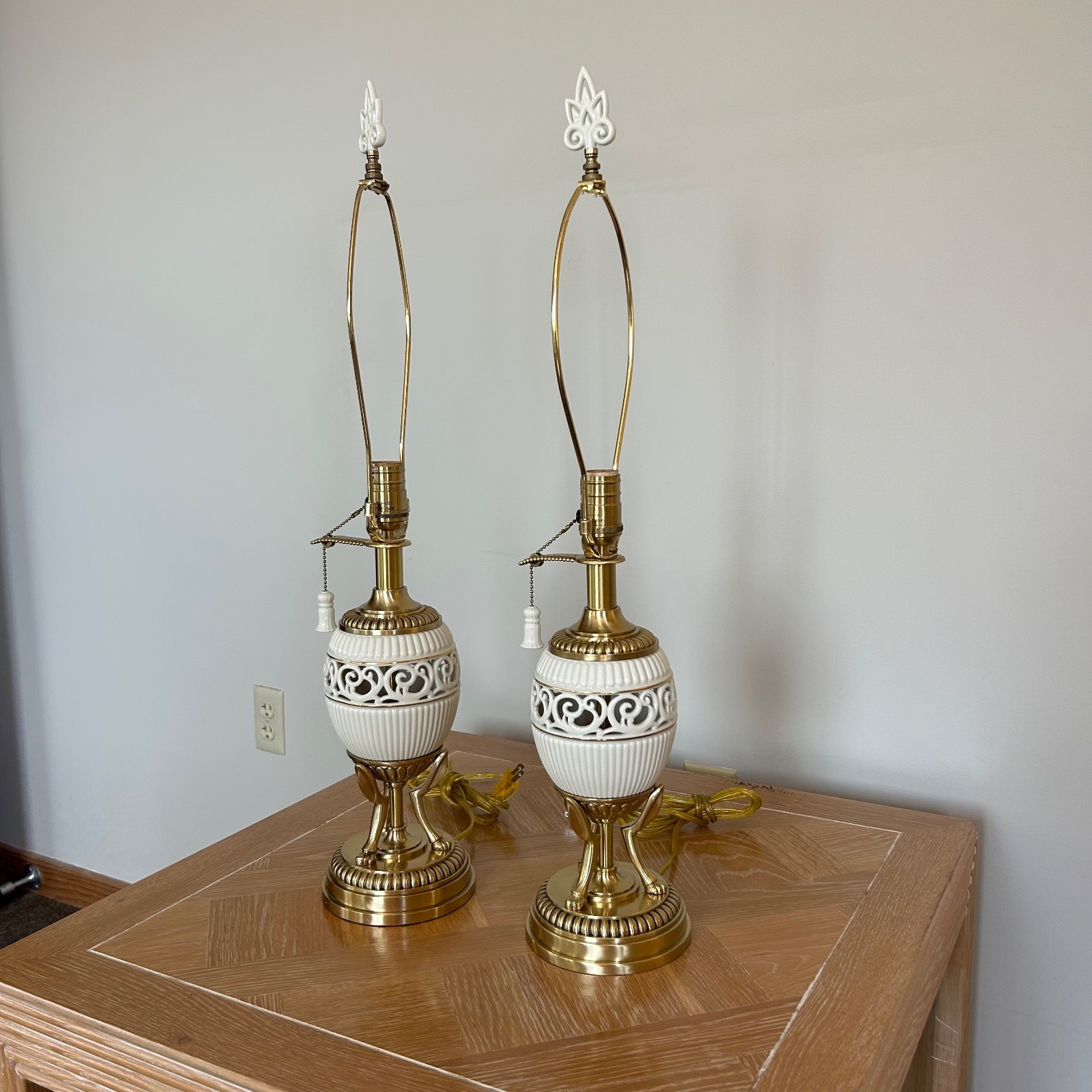 2 Quoizel Lenox Cream and Brass Pull Chain Table Lamps (Pair) 2 Quoizel Lenox Cream and Brass Pull Chain Table Lamps (Pair)