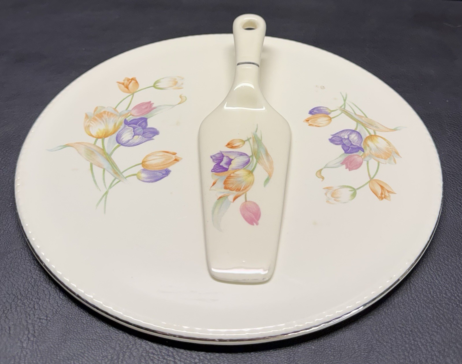 Vintage Harker Pottery Floral Platter Plate w/Serving Knife – Cream w/ Tulips Vintage Harker Pottery Floral Platter Plate w/Serving Knife – Cream w/ Tulips