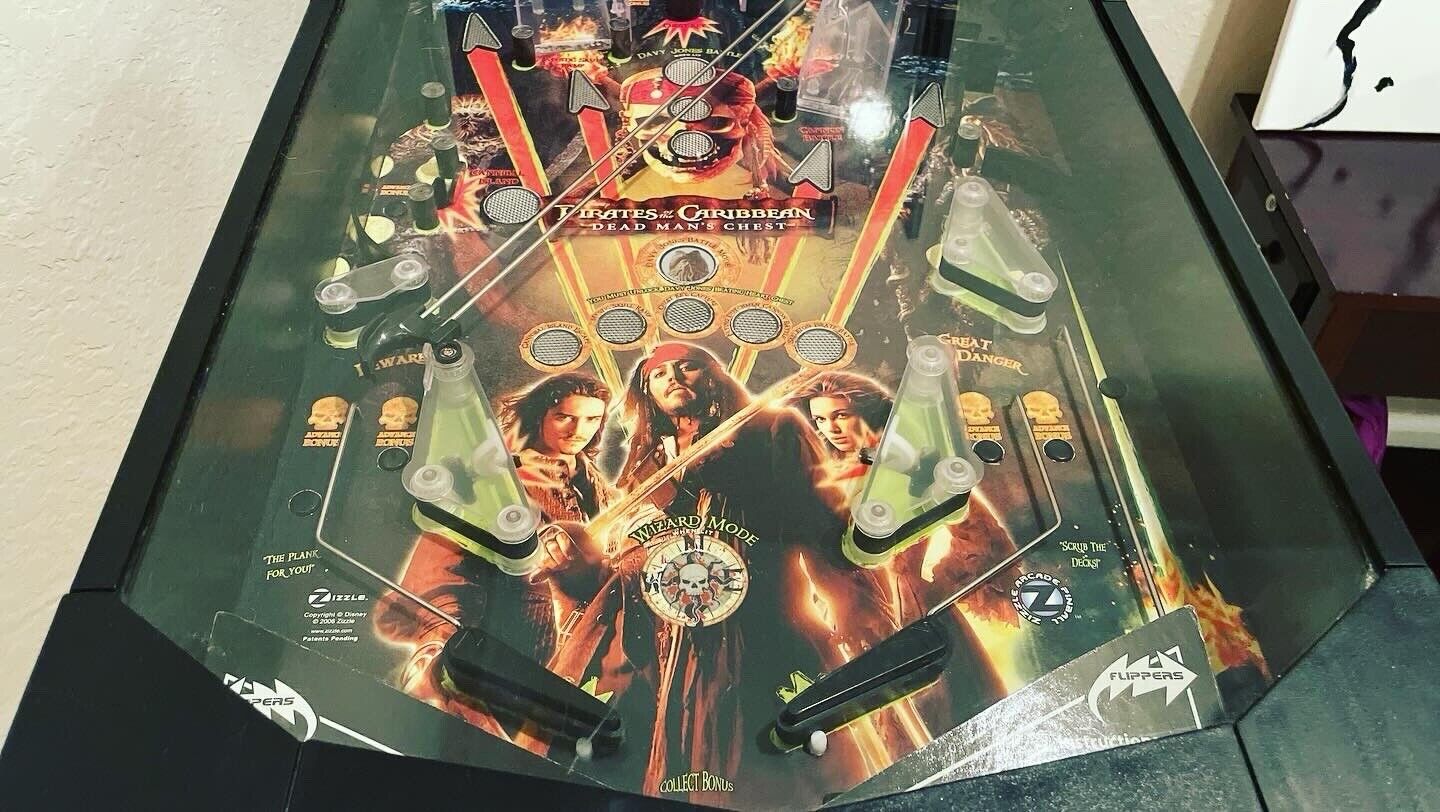 Pinball Machine (Made by Zizzle) - Pirates of Caribbean - Collectors Item