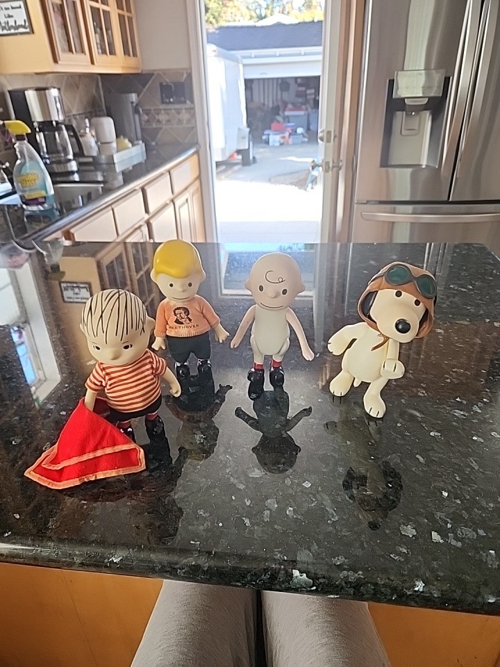 Vintage 1960’s Peanut Pocket Set  Snoopy Charley Brown  Linus Schroeder.