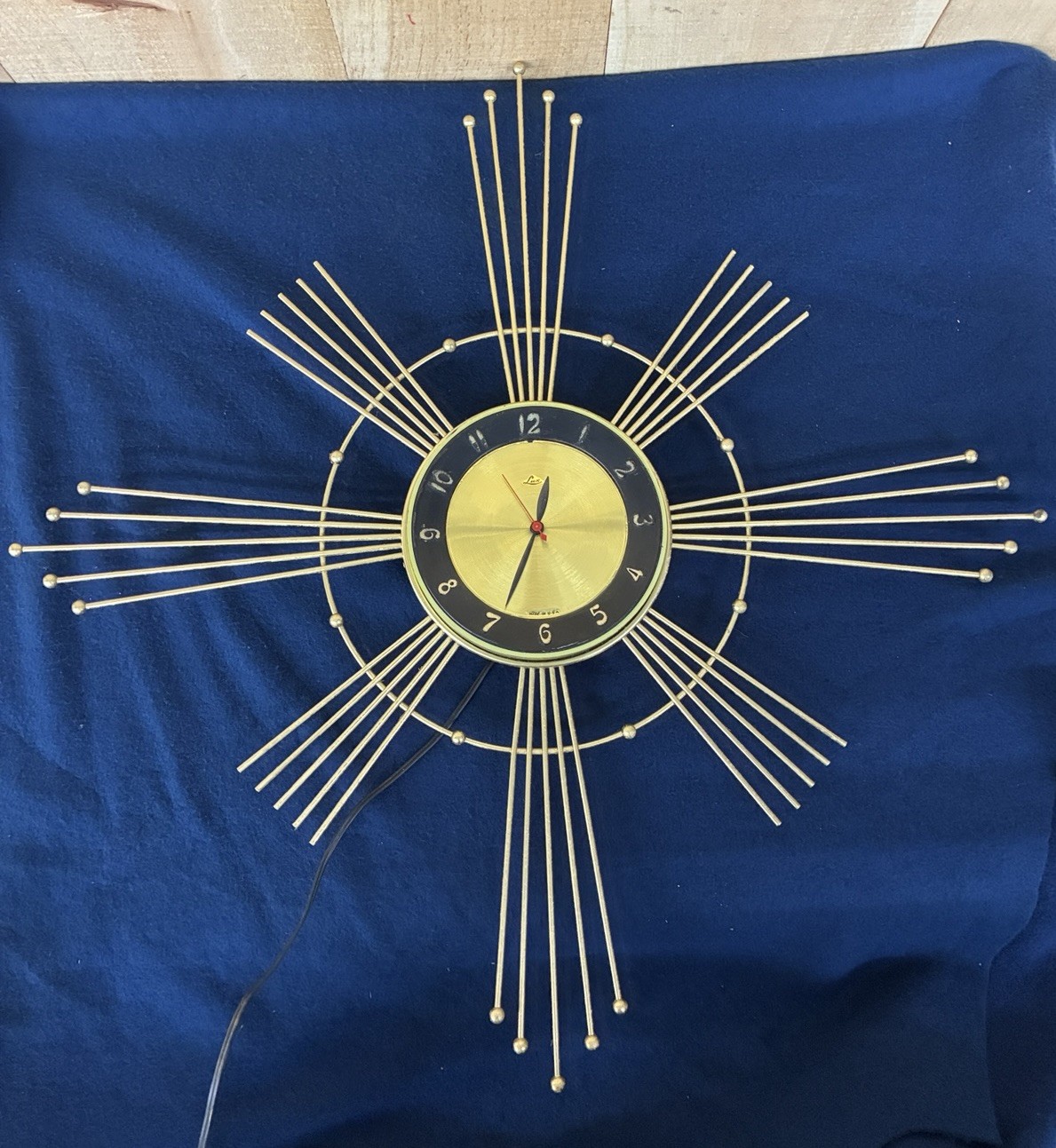 Vintage Mid Century Modern Electric Wall Clock Made by Luxe Starburst Gold-tone Vintage Mid Century Modern Electric Wall Clock Made by Luxe Starburst Gold-tone