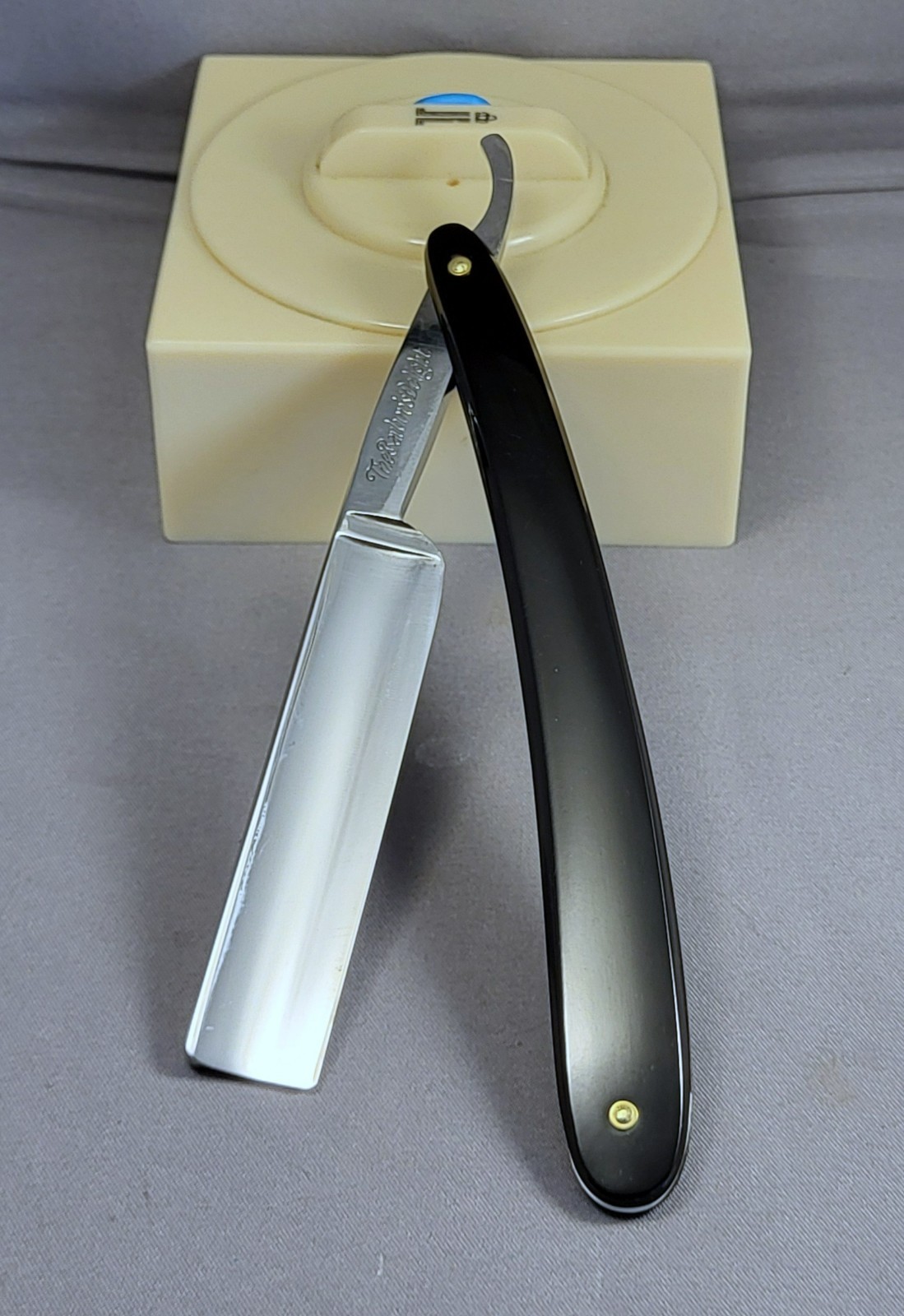 Vintage Restored THE BARBER'S DELIGHT - Straight Razor - Shave Ready Vintage Restored THE BARBER'S DELIGHT - Straight Razor - Shave Ready