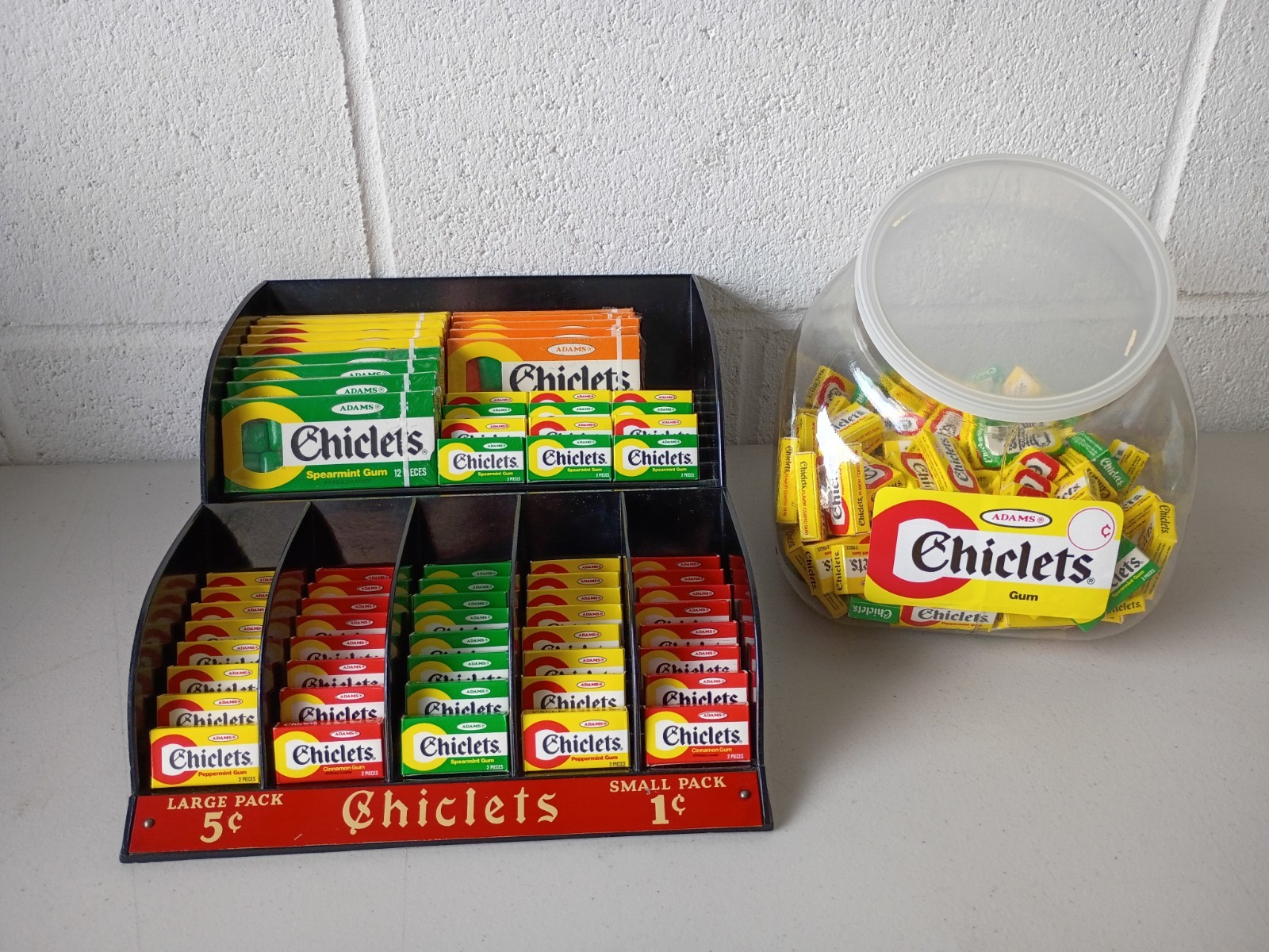 “Chicklets” Vintage mercantile Store Counter gum Display 167  Ct  Gum  " RARE