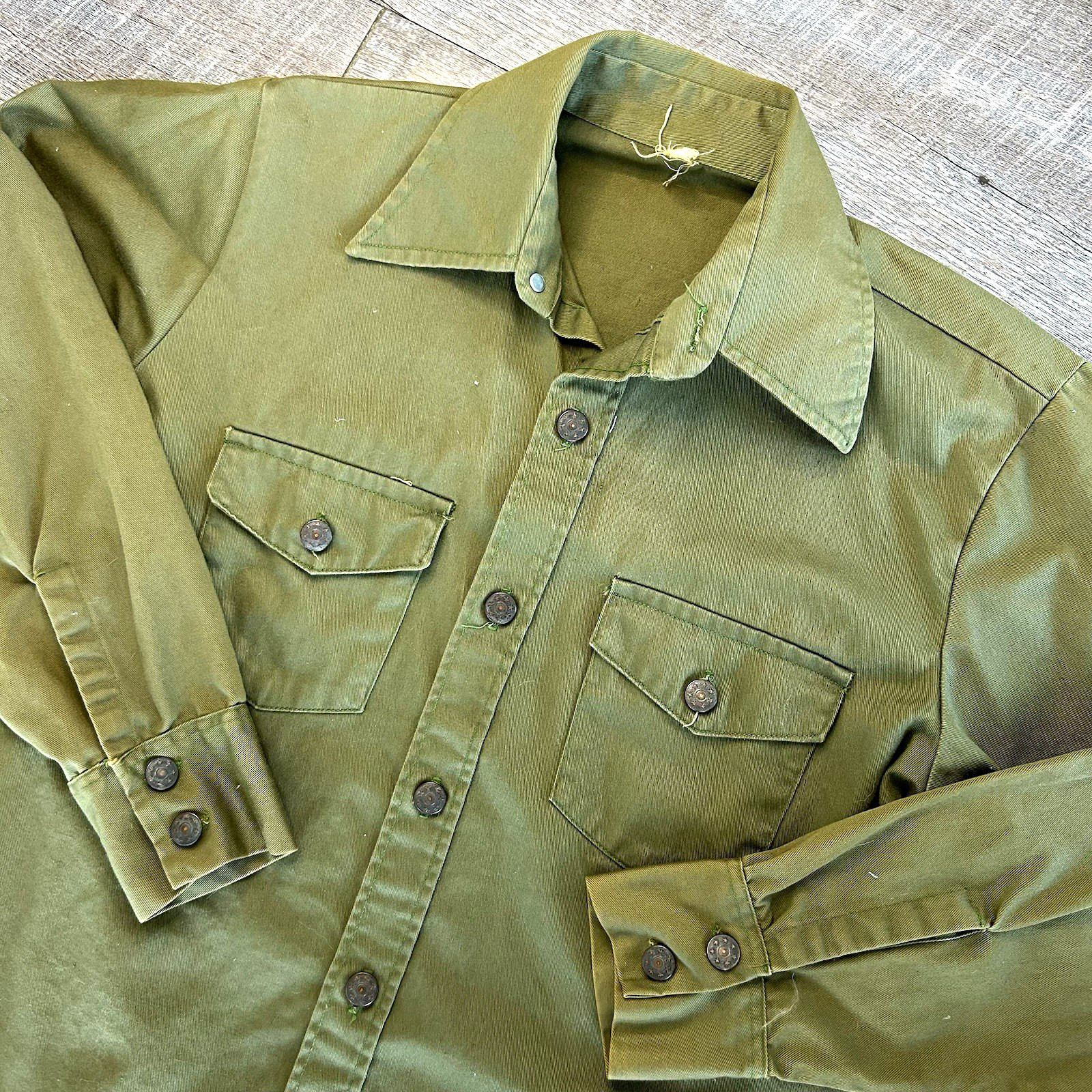 Vintage 1950s-60s Olive Green Cotton Work Shirt Military Style Star Buttons Med