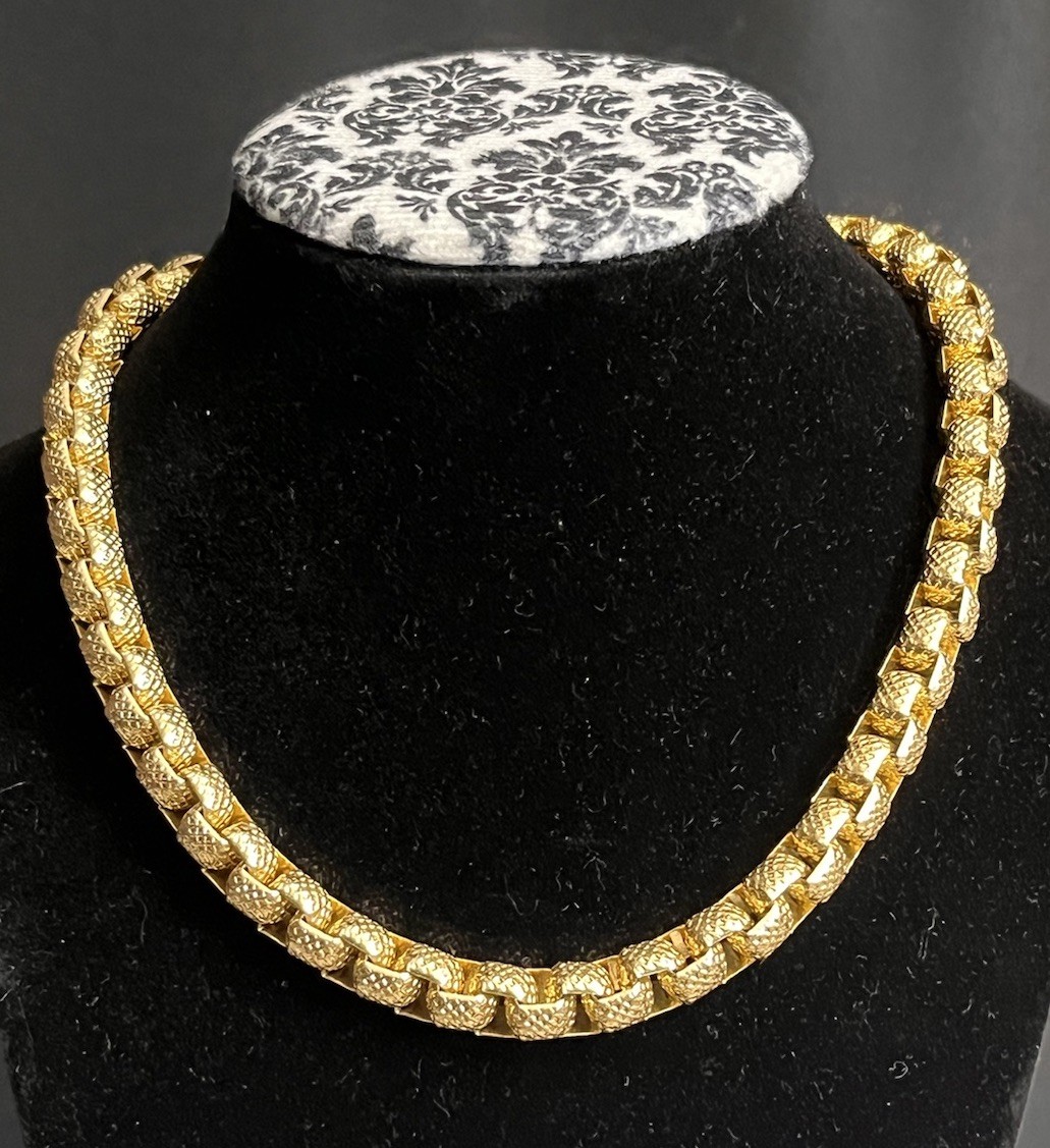 Vintage Signed Sarah Coventry Chunky Texture Box Chain Choker Necklace 16" Vintage Signed Sarah Coventry Chunky Texture Box Chain Choker Necklace 16"