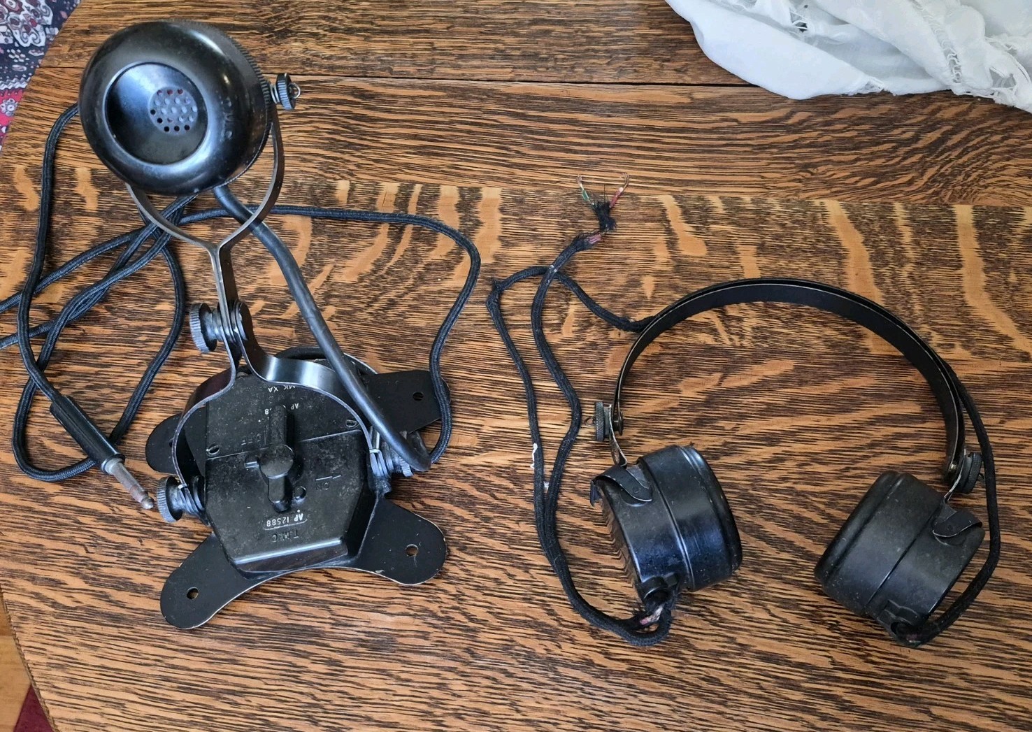 Vintage WWII British Military Bakelite Chest Microphone TMC AP 12588 + Head Set Vintage WWII British Military Bakelite Chest Microphone TMC AP 12588 + Head Set