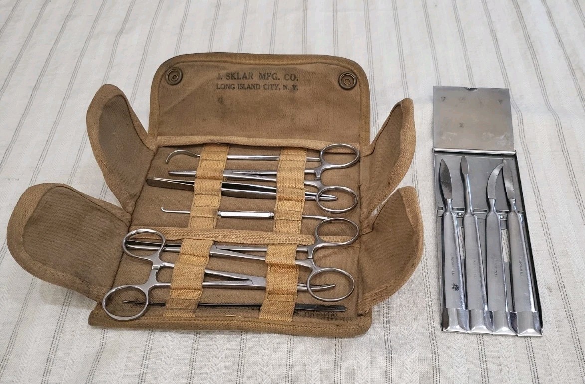 *RARE* COMPLETE WWII US Navy Medical Department Sklar Pocket Case Surgical Kit *RARE* COMPLETE WWII US Navy Medical Department Sklar Pocket Case Surgical Kit