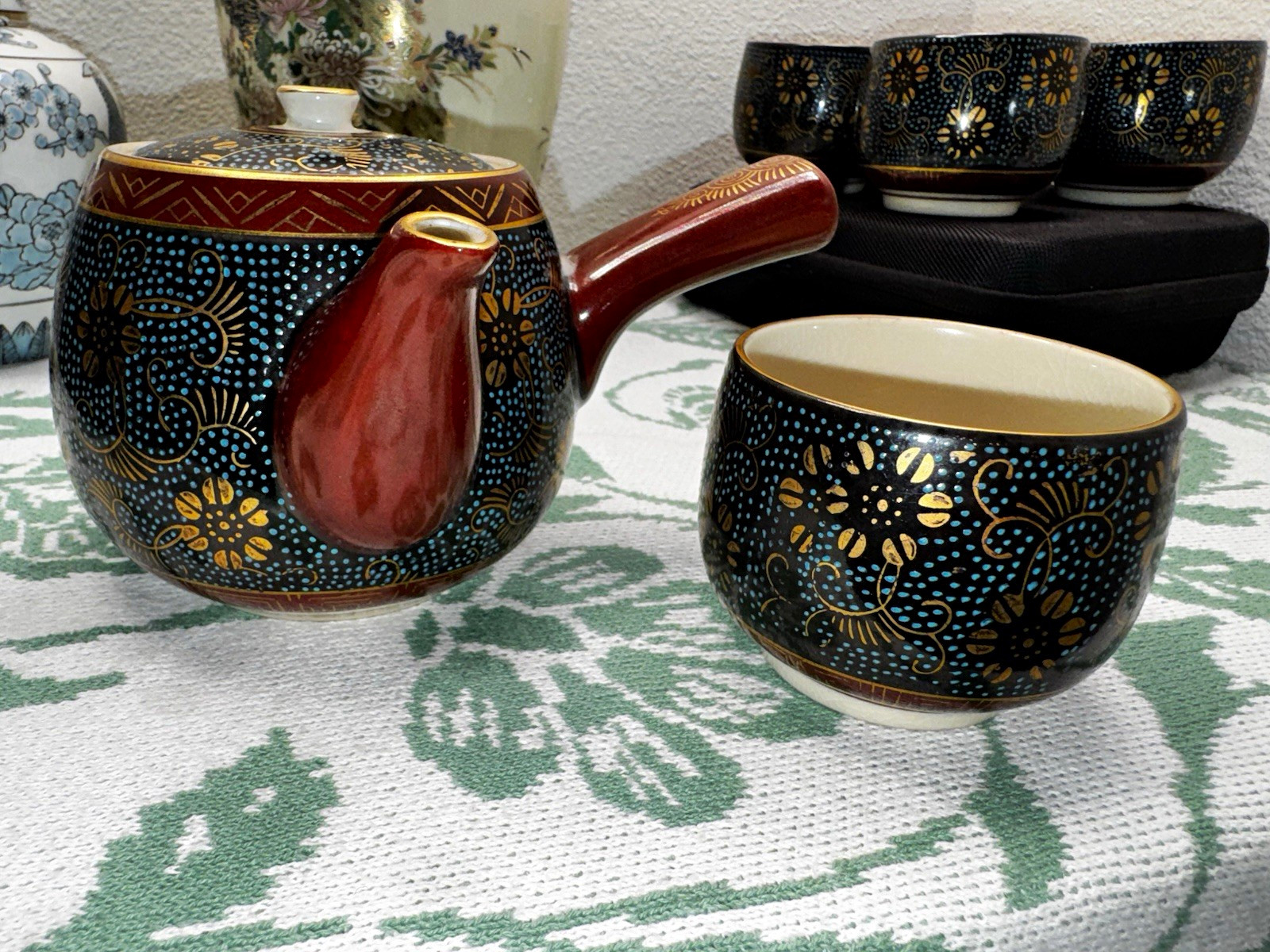 Vintage Kutani Ware Tea Set – Authentic Kyusu Teapot with 5 Matching Tea Cups Vintage Kutani Ware Tea Set – Authentic Kyusu Teapot with 5 Matching Tea Cups