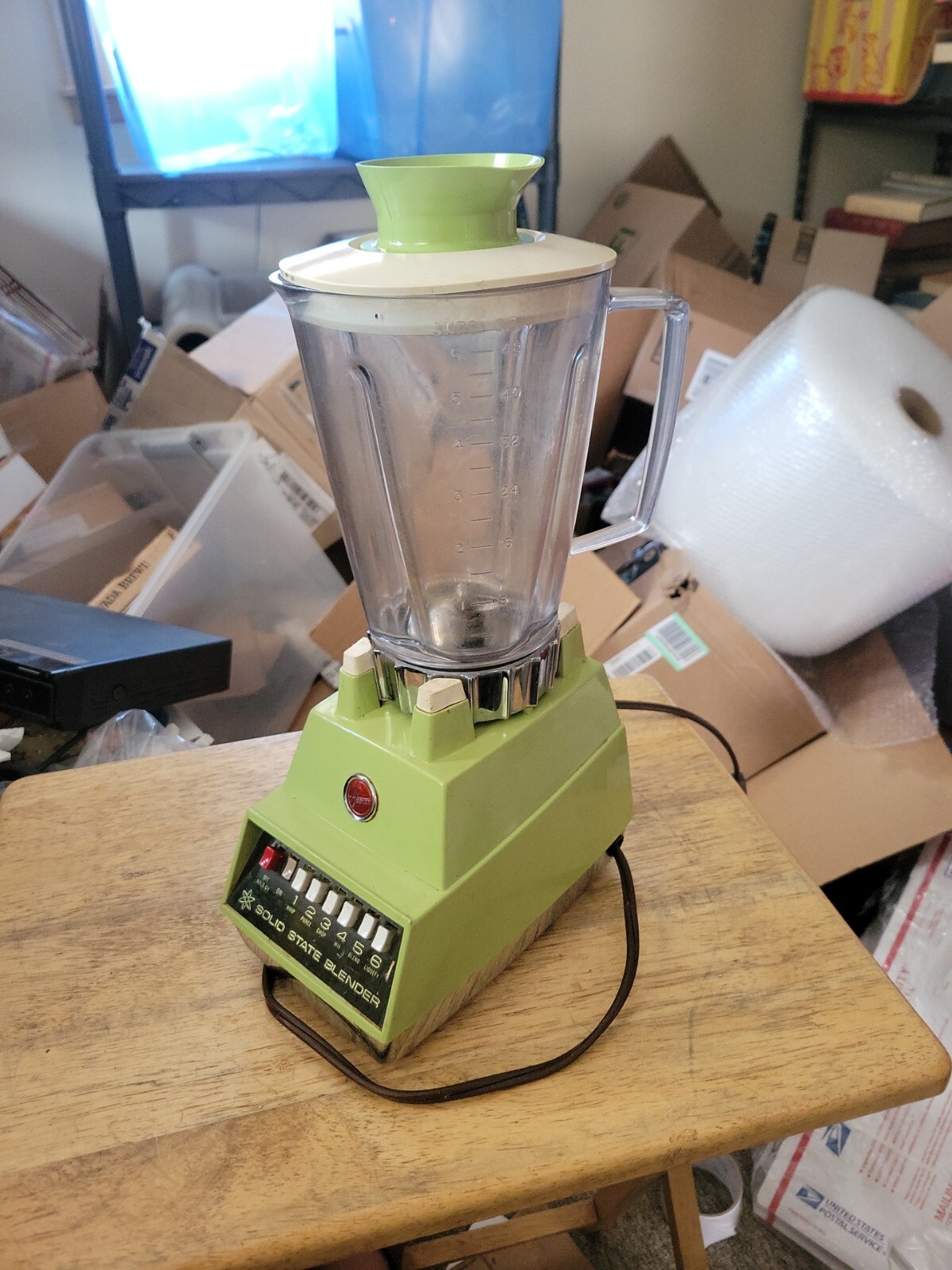 Vintage MCM Hoover Solid State Blender Avocado Green Chrome Base 6 speed 600W Vintage MCM Hoover Solid State Blender Avocado Green Chrome Base 6 speed 600W