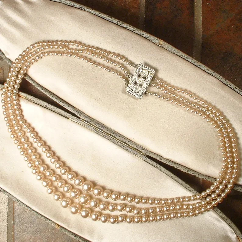 18K White Gold Over 1940s Vintage Art Deco Champagne Ivory Pearl Necklace 18K White Gold Over 1940s Vintage Art Deco Champagne Ivory Pearl Necklace