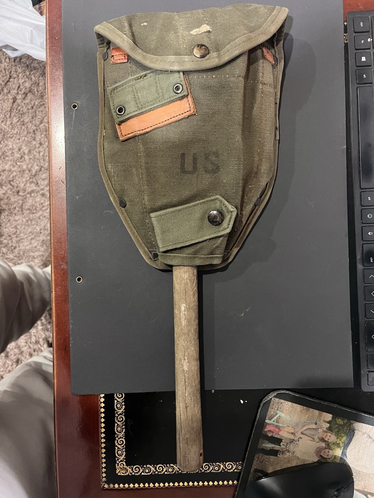 Vintage WW2 US Military Entrenching Tool Foldable Shovel w/Carrier Vintage WW2 US Military Entrenching Tool Foldable Shovel w/Carrier