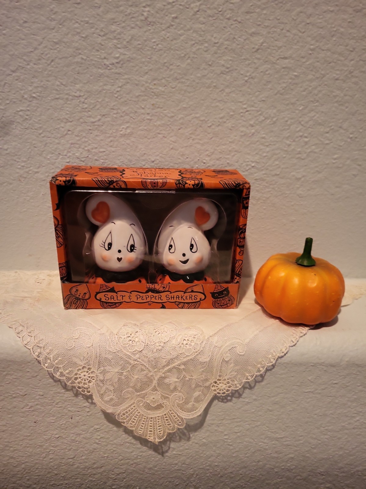 Design by Johanna Parker Ghost Couple Salt and Pepper Shaker Set Design by Johanna Parker Ghost Couple Salt and Pepper Shaker Set