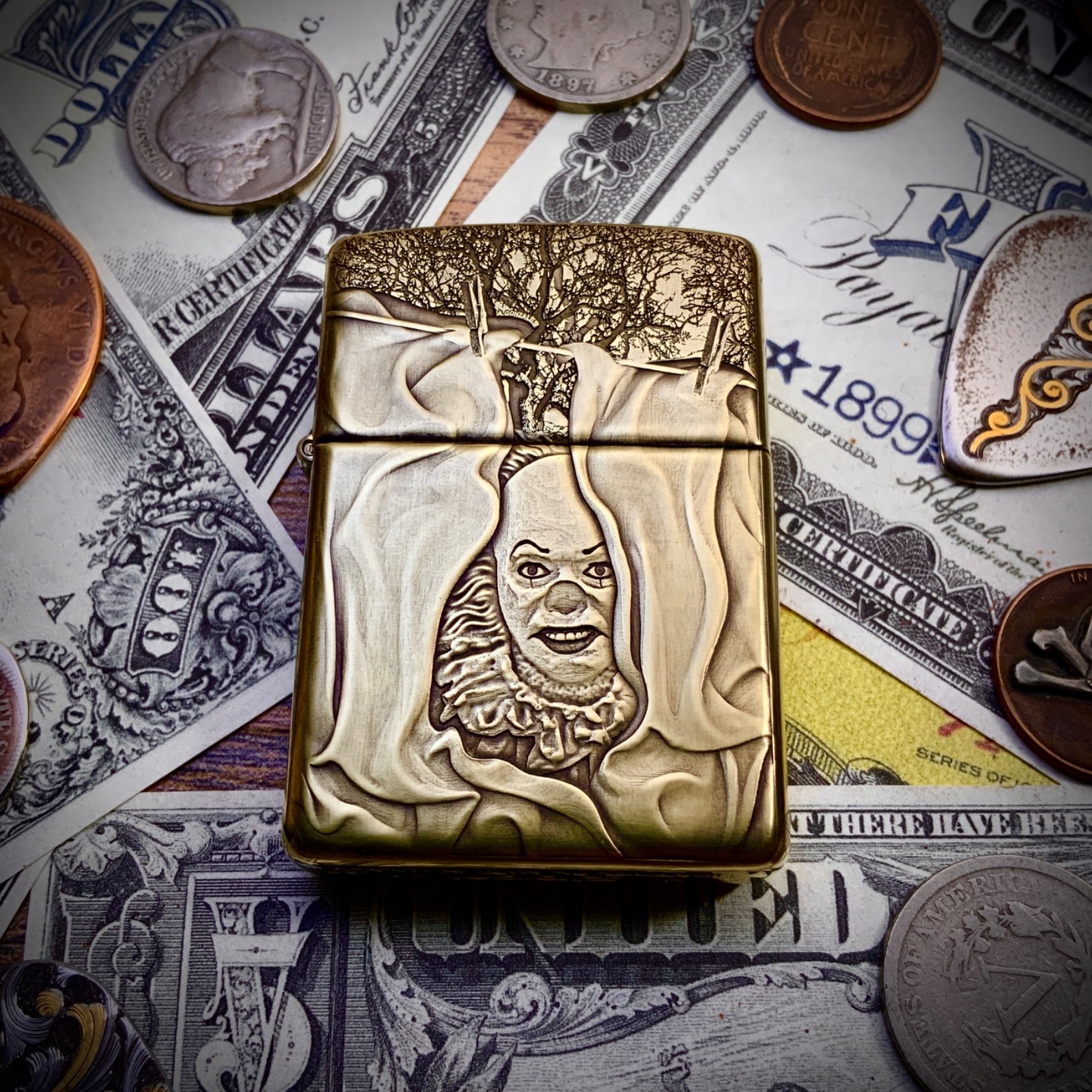 Zippo “Pennywise the Clown” It Movie (1990) themed Brass Armor Cigarette Lighter Zippo “Pennywise the Clown” It Movie (1990) themed Brass Armor Cigarette Lighter