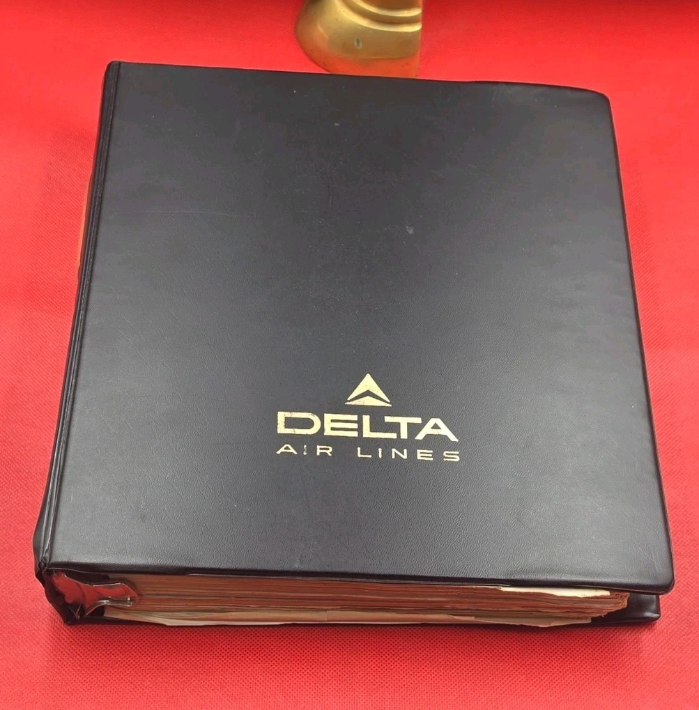 Vintage Delta Airlines L-1011 Tristar Pilots Operating Manual Super Rare 80s ++ Vintage Delta Airlines L-1011 Tristar Pilots Operating Manual Super Rare 80s ++
