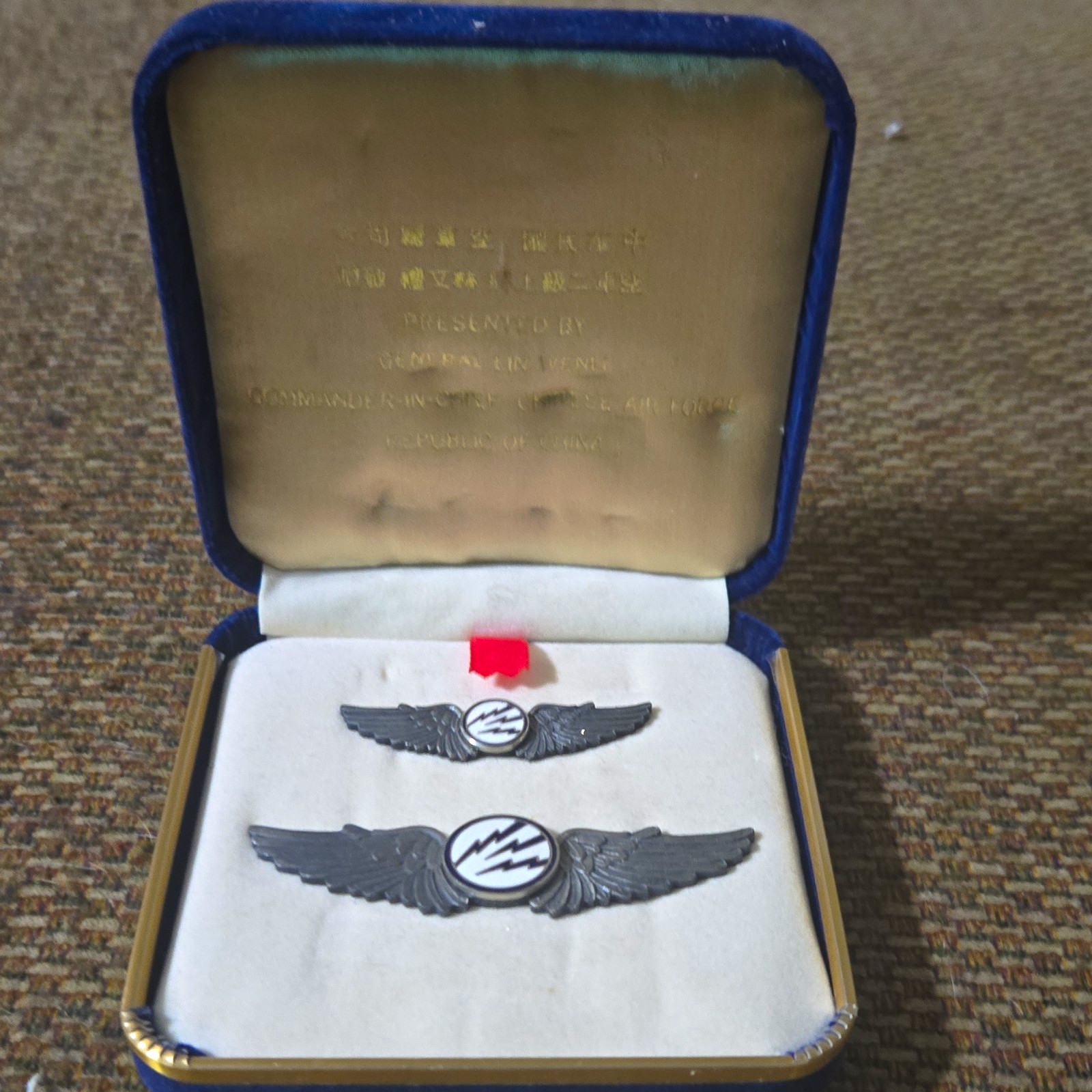 RARE Vintage Taiwan AIR FORCE " RADIO OPERATOR" Gold Wings Pilots BADGE PIN RARE Vintage Taiwan AIR FORCE " RADIO OPERATOR" Gold Wings Pilots BADGE PIN