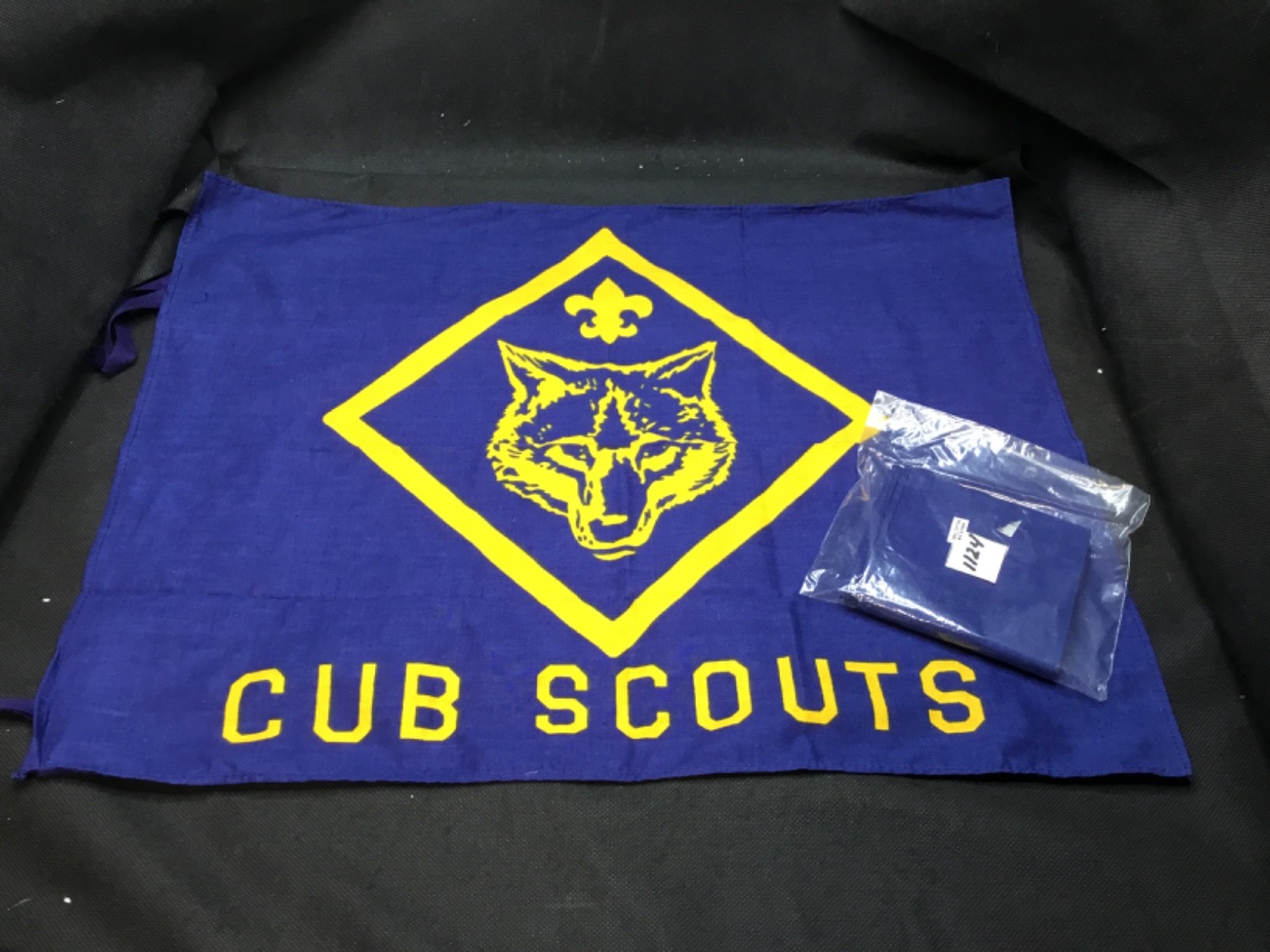 VTG NEW SEALED Cub Scouts Wolf Den Flag Banner Official Blue Blue Yellow Flag VTG NEW SEALED Cub Scouts Wolf Den Flag Banner Official Blue Blue Yellow Flag