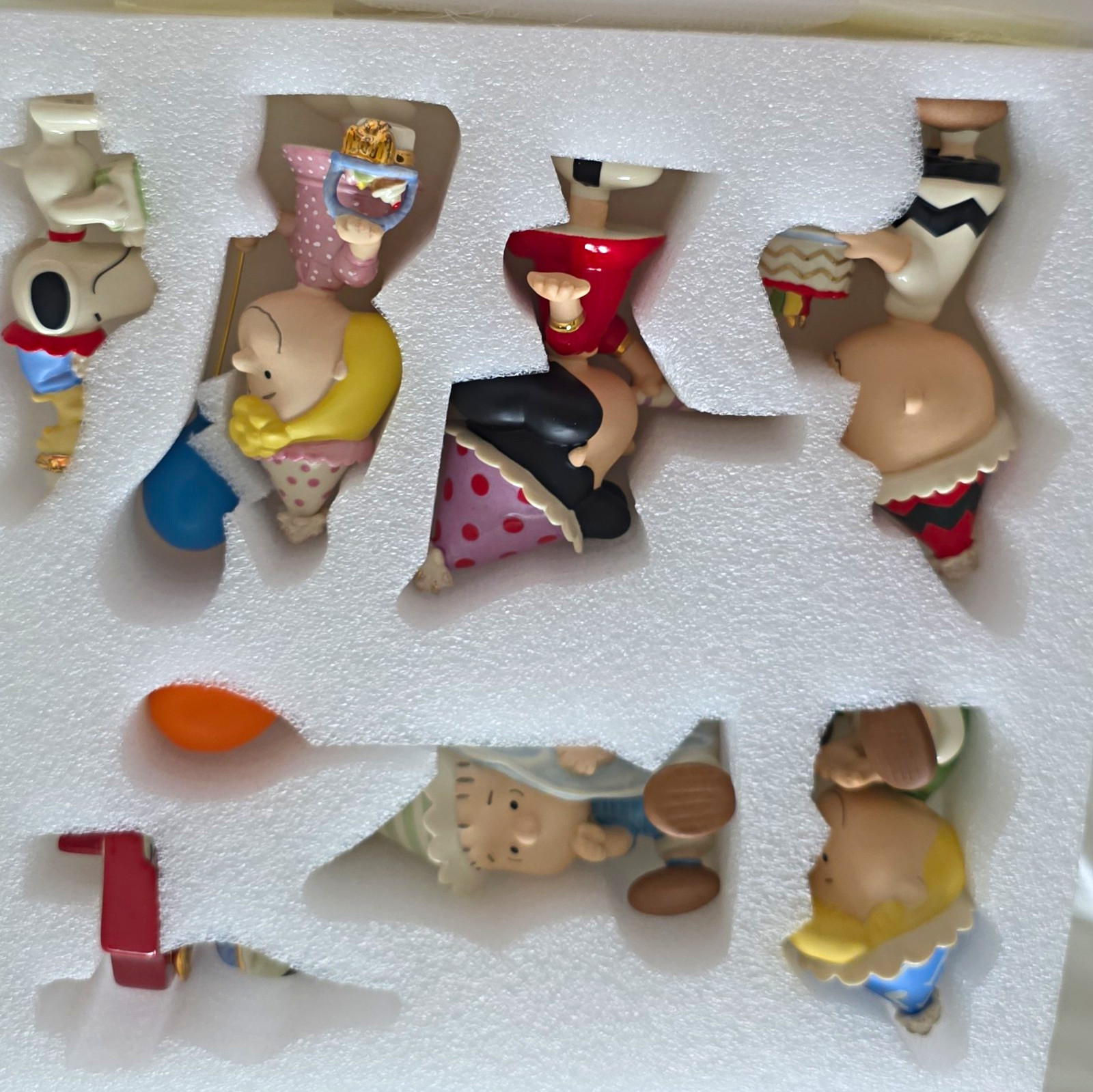Lenox Peanuts Snoopy Birthday Party 6pc Ceramic Figurine Set Boxed Lenox Peanuts Snoopy Birthday Party 6pc Ceramic Figurine Set Boxed