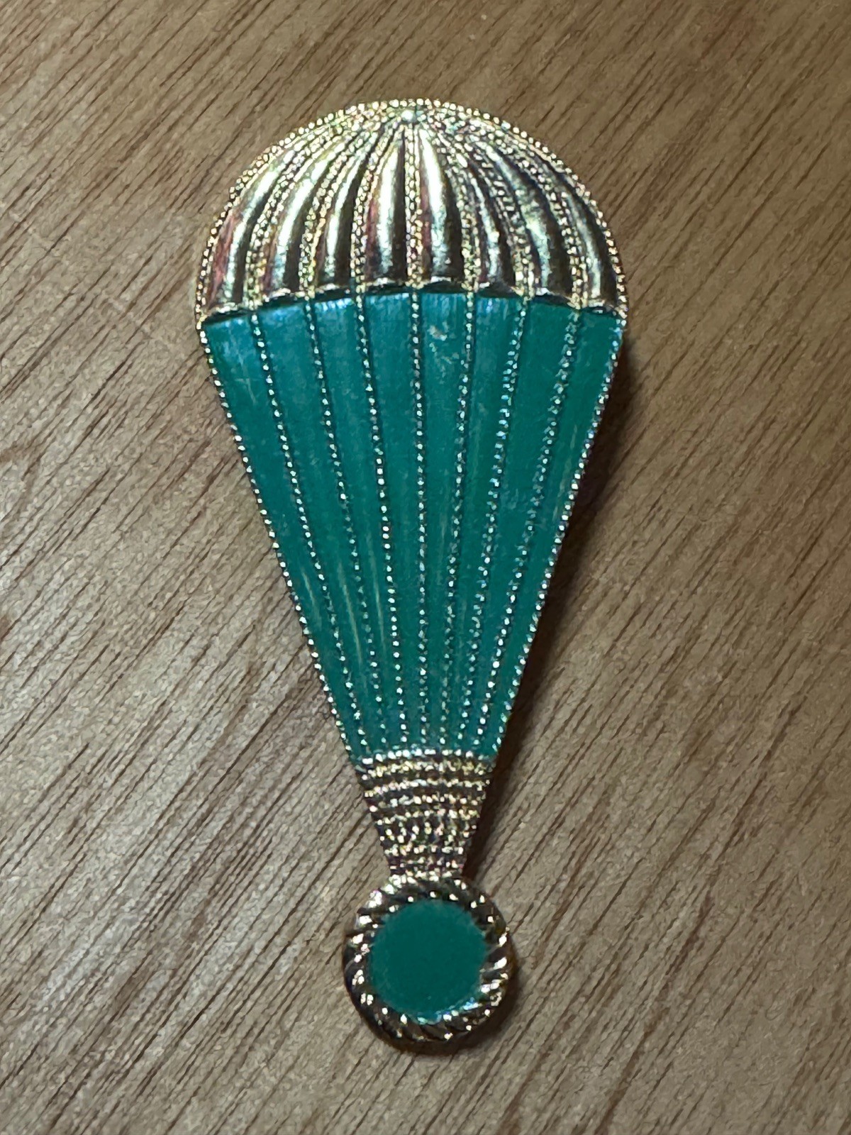Italian Army Paratrooper Badge in Green Italian Army Paratrooper Badge in Green