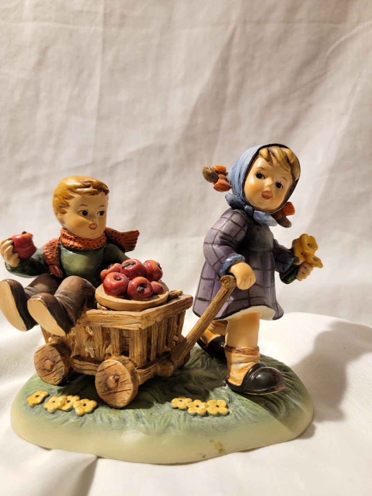 Autumn Arrival 2016 Danbury Mint Hummel Figure First Issue Autumn Arrival 2016 Danbury Mint Hummel Figure First Issue