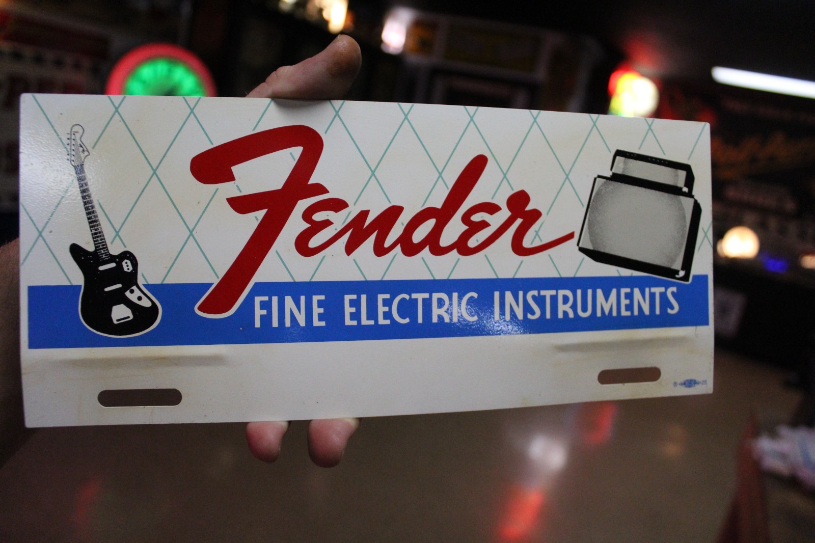 RARE 1950s FENDER GUITAR DEALER PAINTED METAL SIGN AMP MUSIC ROCK ELVIS BEATLES RARE 1950s FENDER GUITAR DEALER PAINTED METAL SIGN AMP MUSIC ROCK ELVIS BEATLES